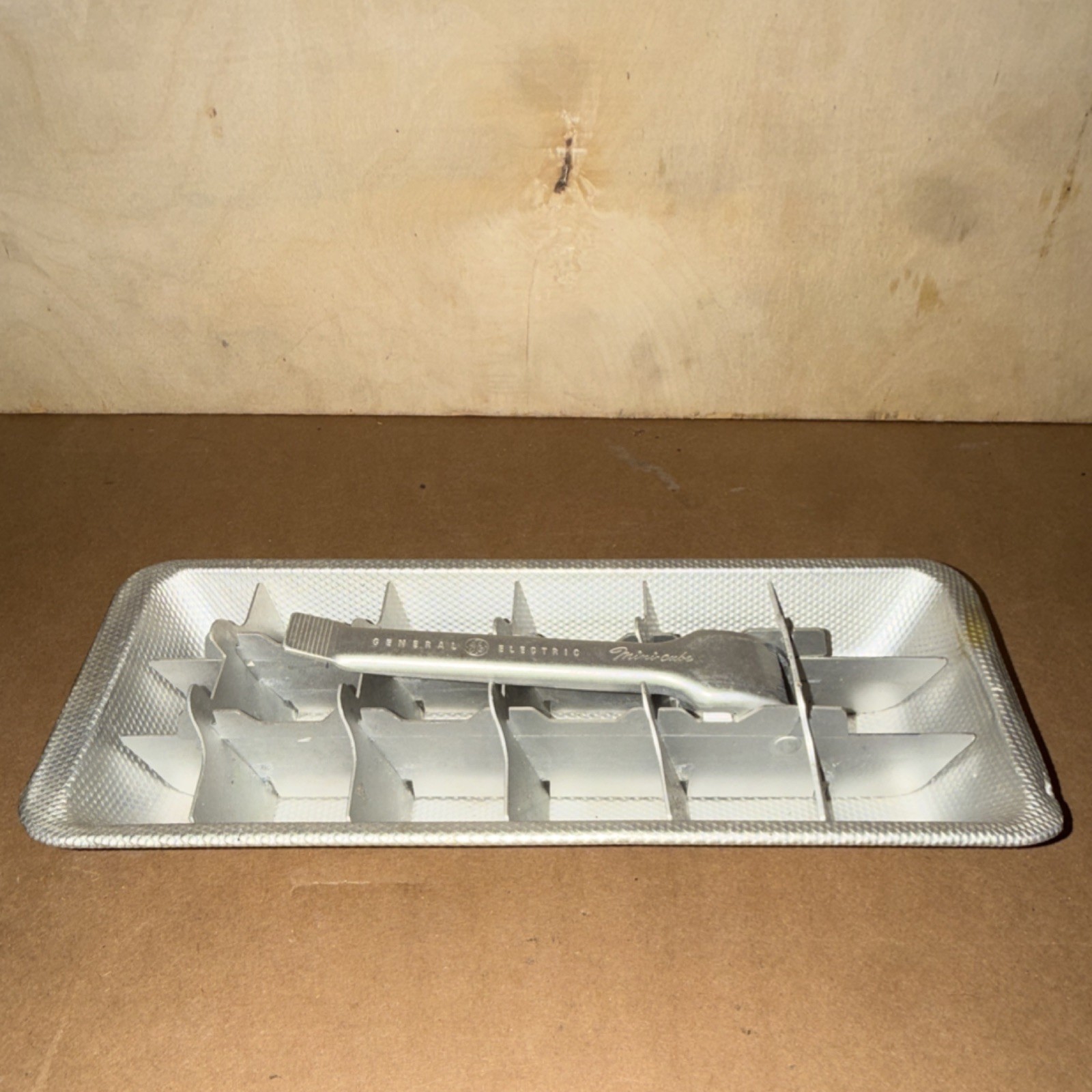 General Electric Metal Ice Cube Tray With Handle Silver 12 Holes Rectangle