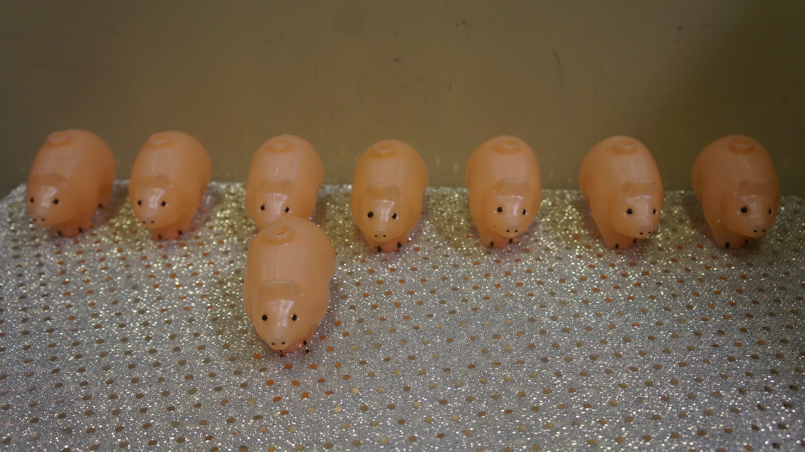 8  Plastic Pig String Light Set Party Decoration no light strings pigs only 3"