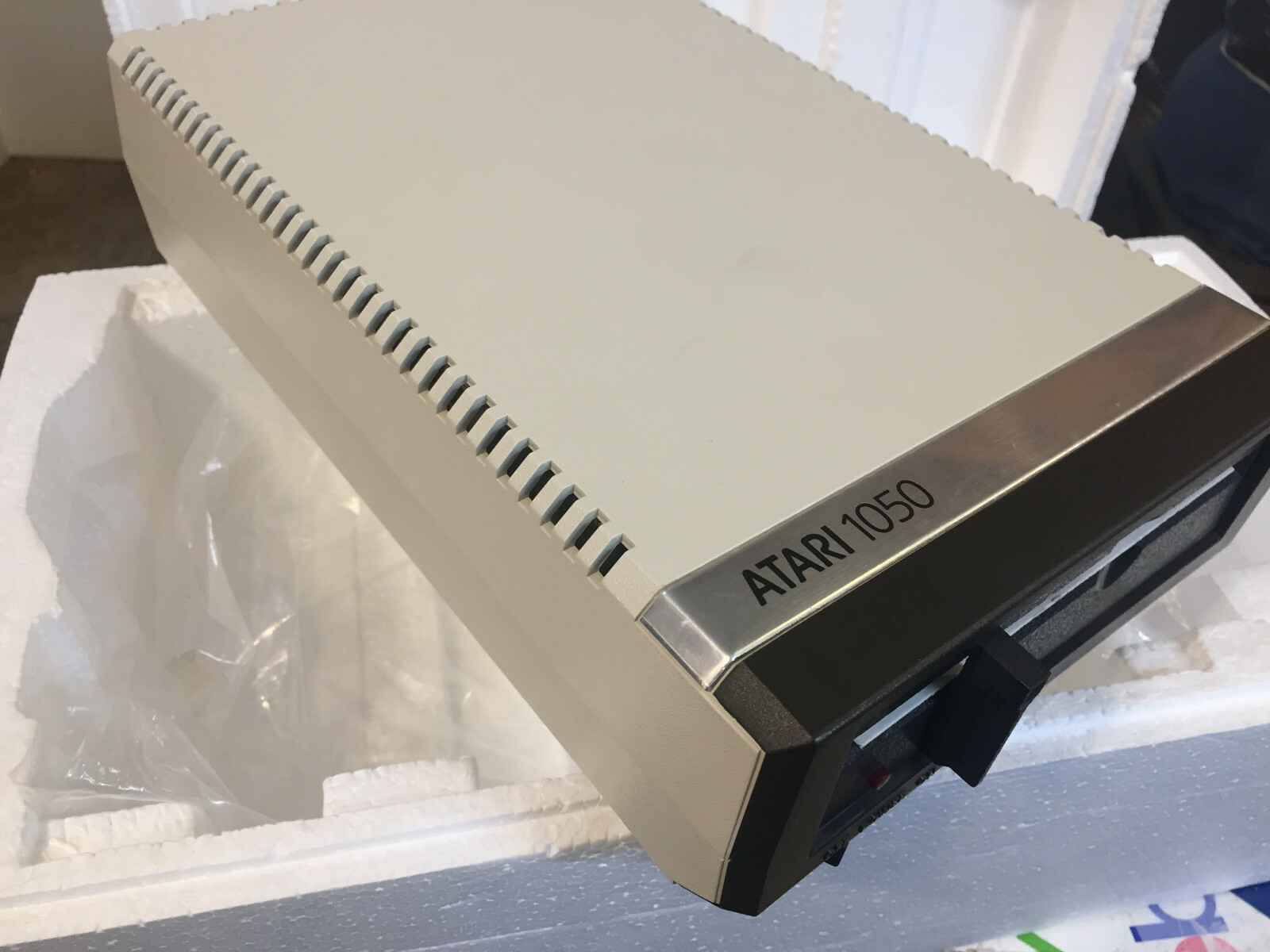 1050 Atari Disk Drive with Owners Manual, DOS 2.5 SIO Cable and Power Pack Good
