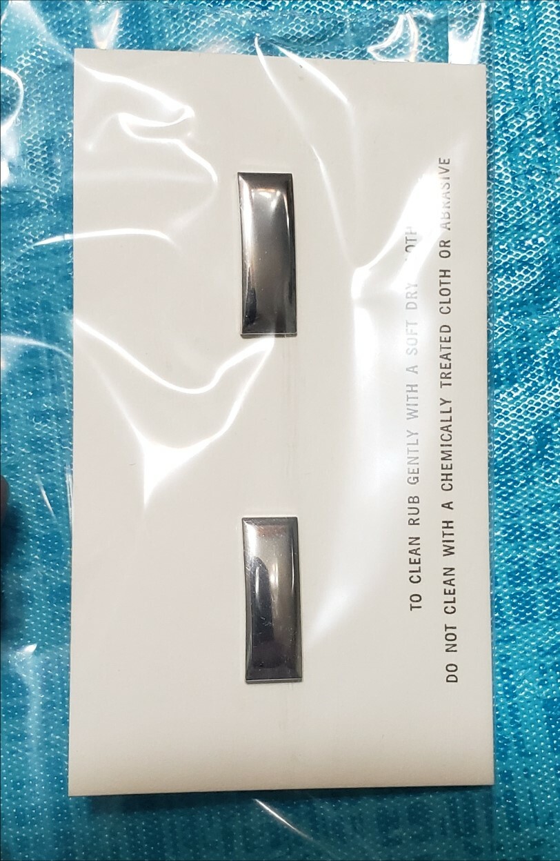 Pair of Mini 1st LT / LTJG Rank Insignias - Shirt-Sized in package