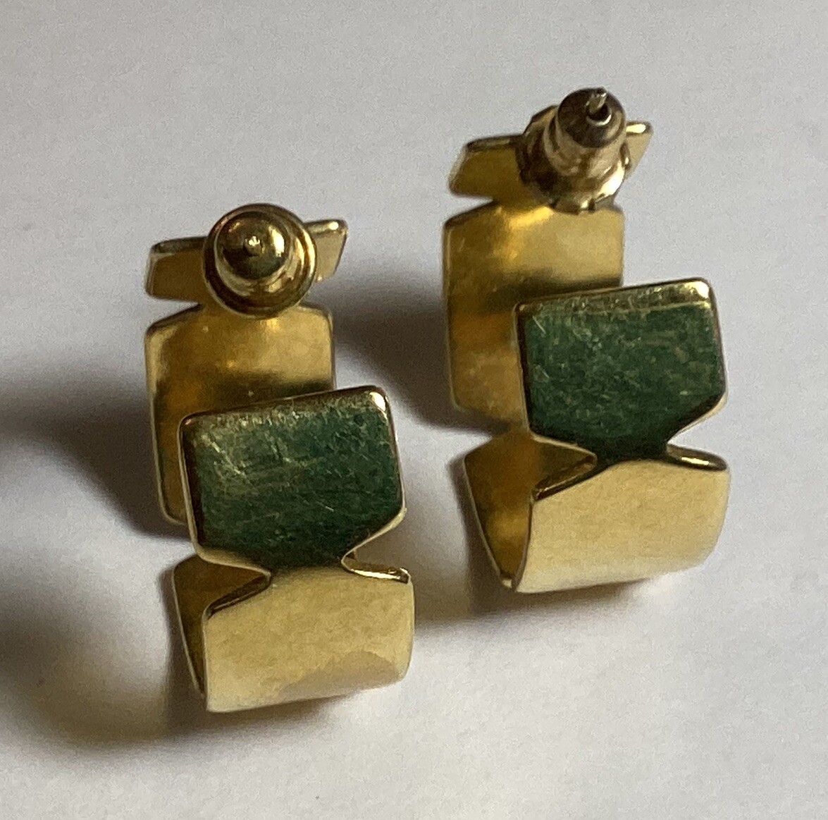 PRETTY PAIR OF GOLDTONE PIERCED HOOP EARRINGS NICE DESIGN