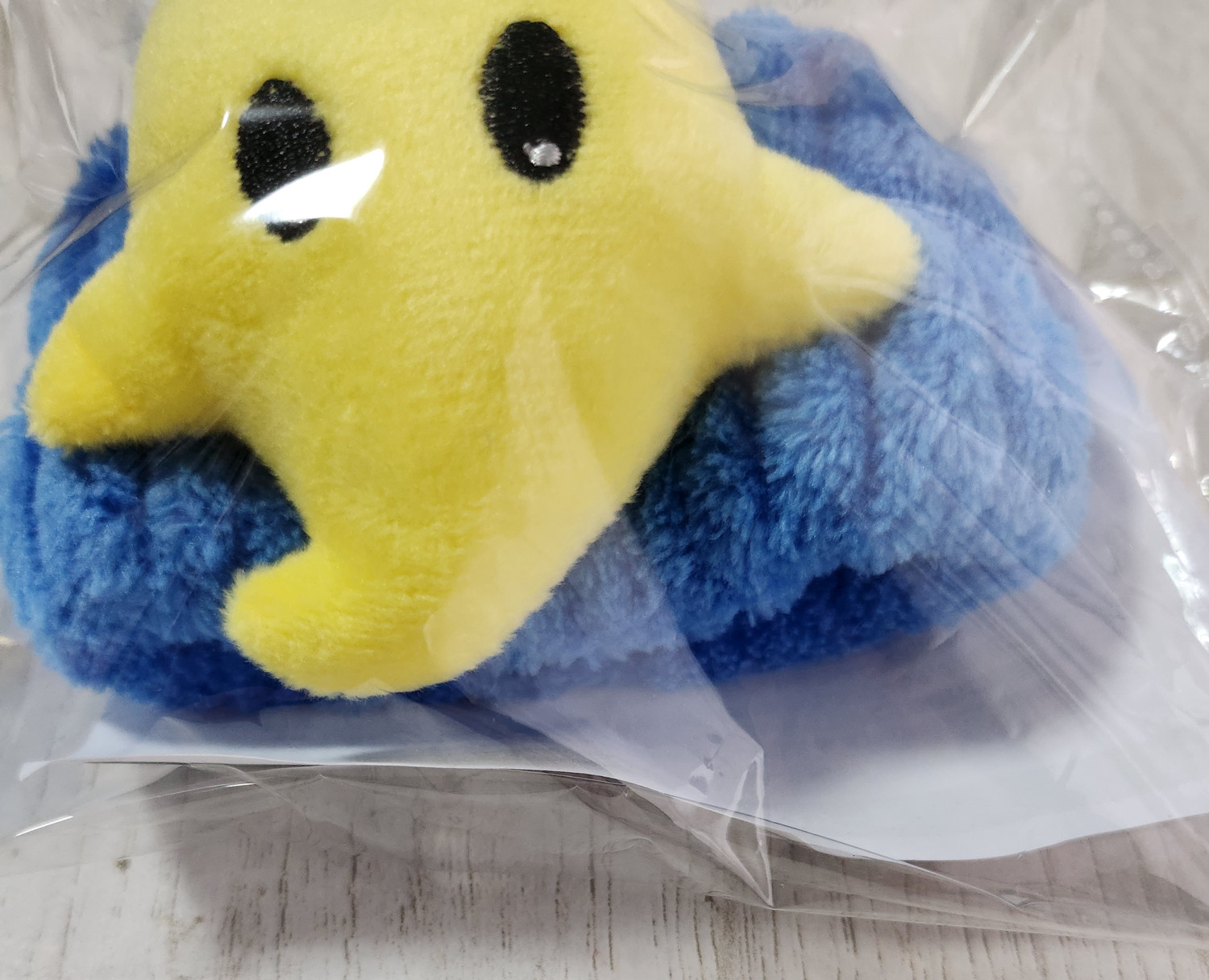 Baskin Robbins x Super Mario Galaxy ~ Lumas Original Fluffy Sleeve