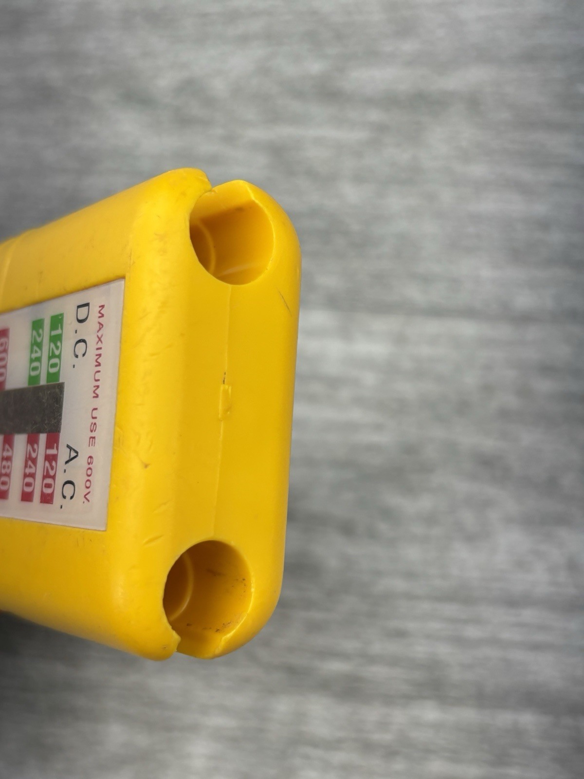 Sperry Voltector Voltage Tester V-11A Voltmeter AC/DC 600V Max
