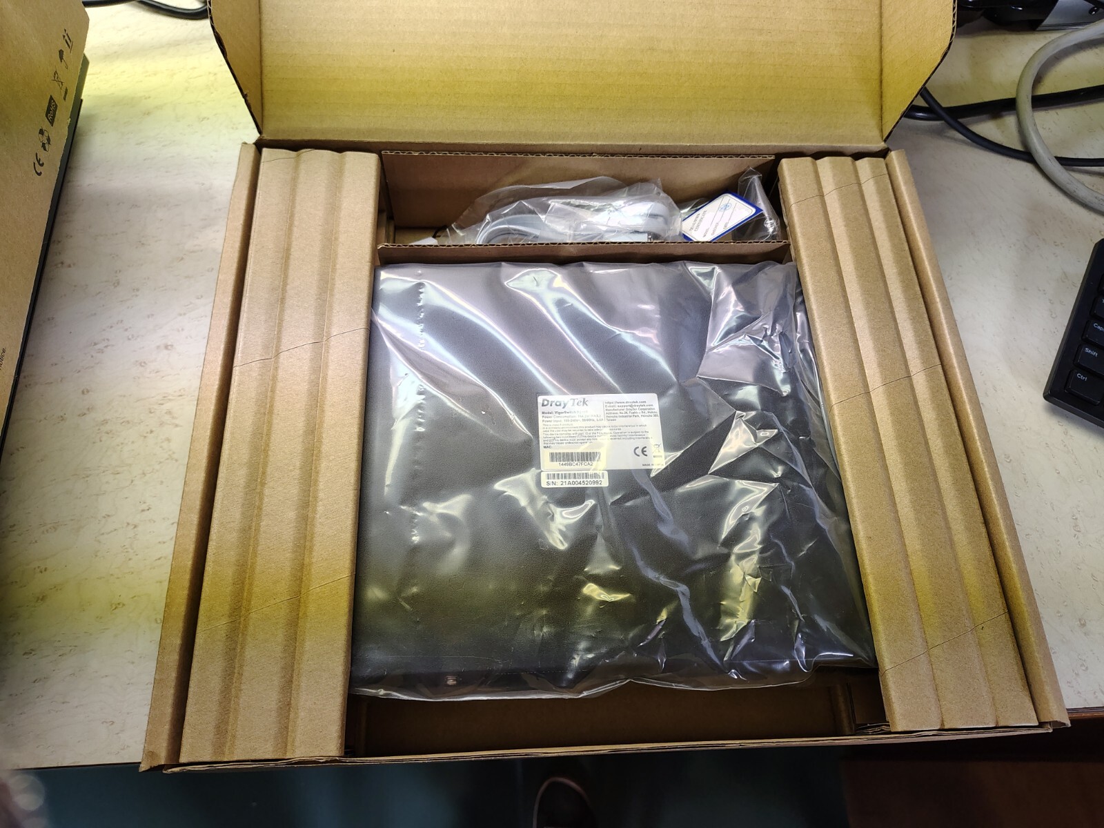 VigorSwitch P2100 10-Port Layer 2+ Managed PoE Switch