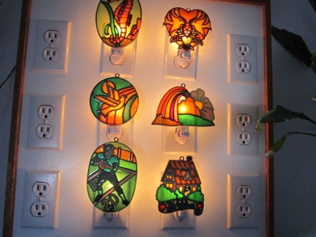 VTG LOT OF 6 BEAUTIFUL ASSTD-STAINED GLASS STYLE NIGHT LITE LIGHTS /SUNCATCHERS