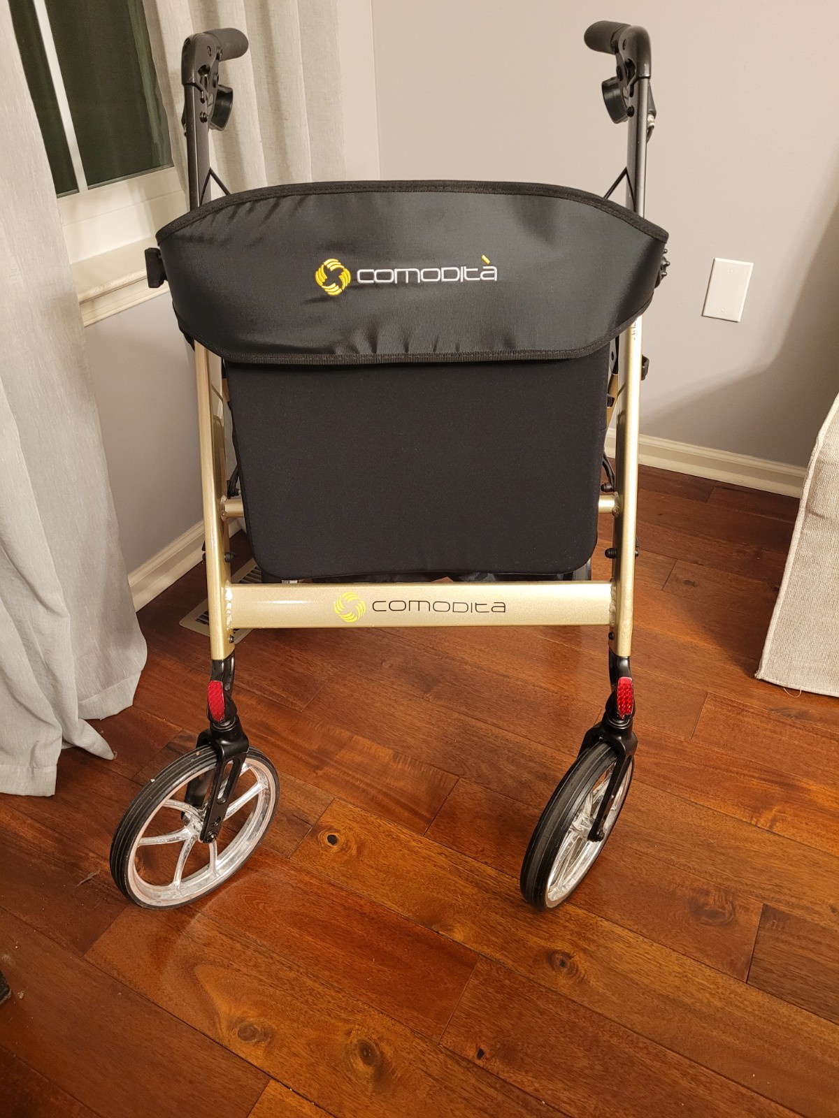 Comodità Uno Classic Rollator Walker with Seat