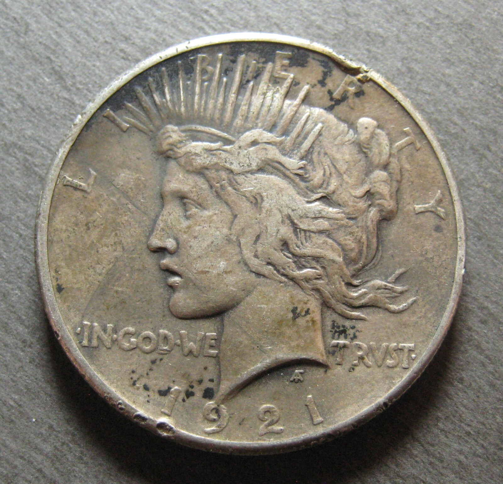 1921   Peace Silver Dollar - 90% Silver - * (P4116)