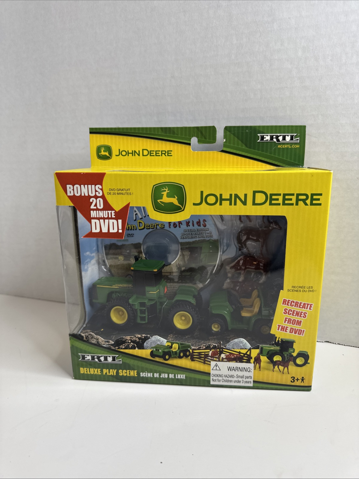 John Deere ERTL Deluxe Play Scene W/DVD Year 2006. NIP