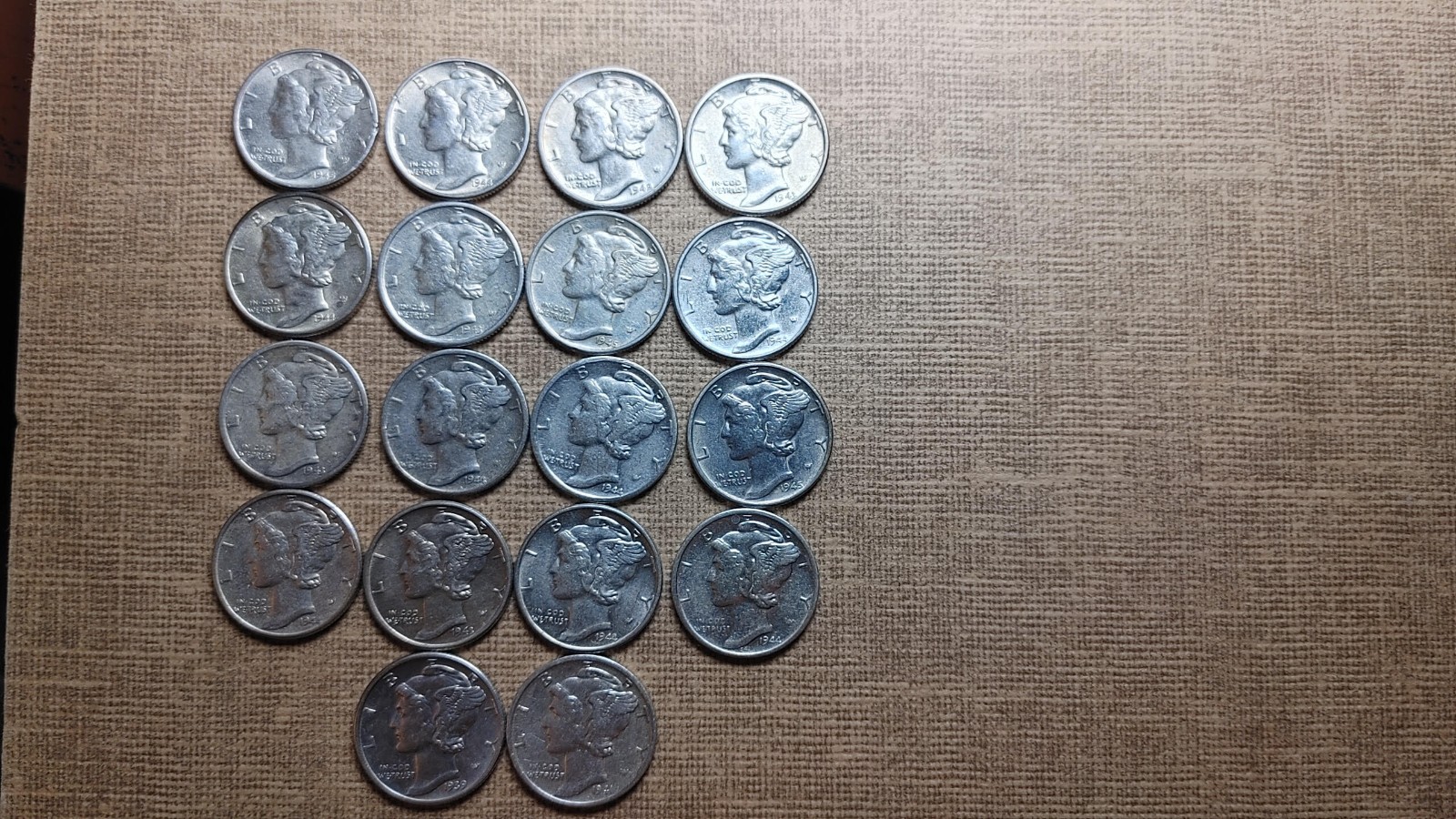 Lot of 18 High Grade Mercury Silver Dimes                                   W849