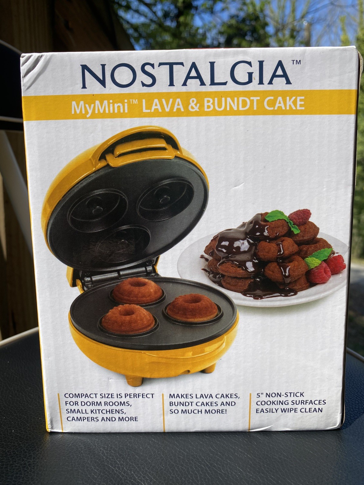 Nostalgia MyMini Lava & Bundt Cake Maker Compact Non Stick Mini Yellow Brand New