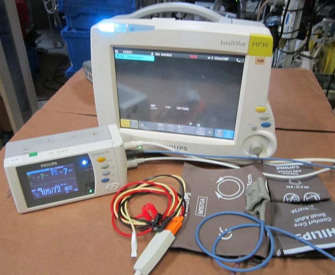 Philips IntelliVue MP30 patient monitor with NELLCOR  X2 w companion AND CABLES
