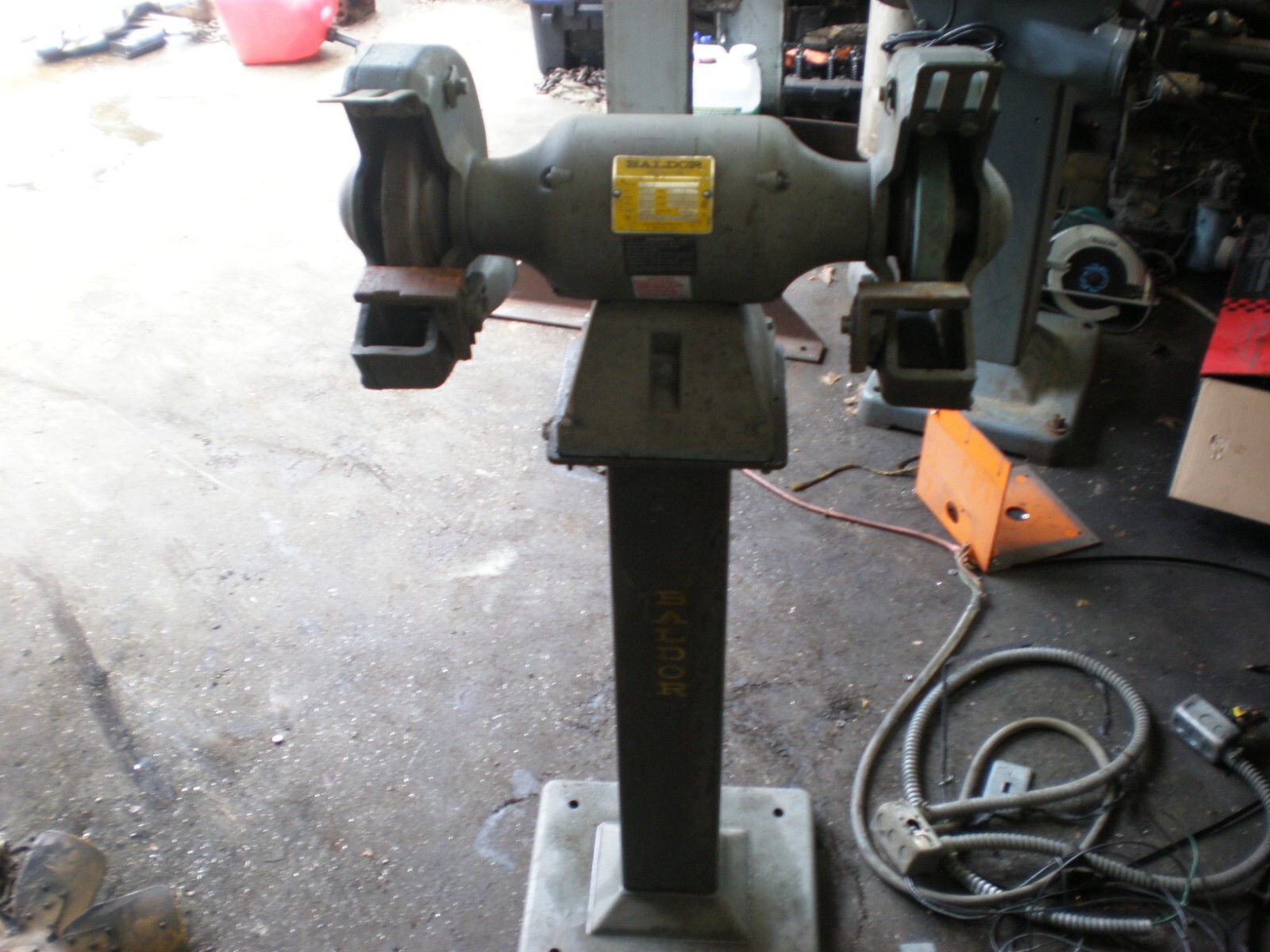 BALDOR 1021W INDUSTRIAL BENCH GRINDER AND STAND 208-230/460 VOLT