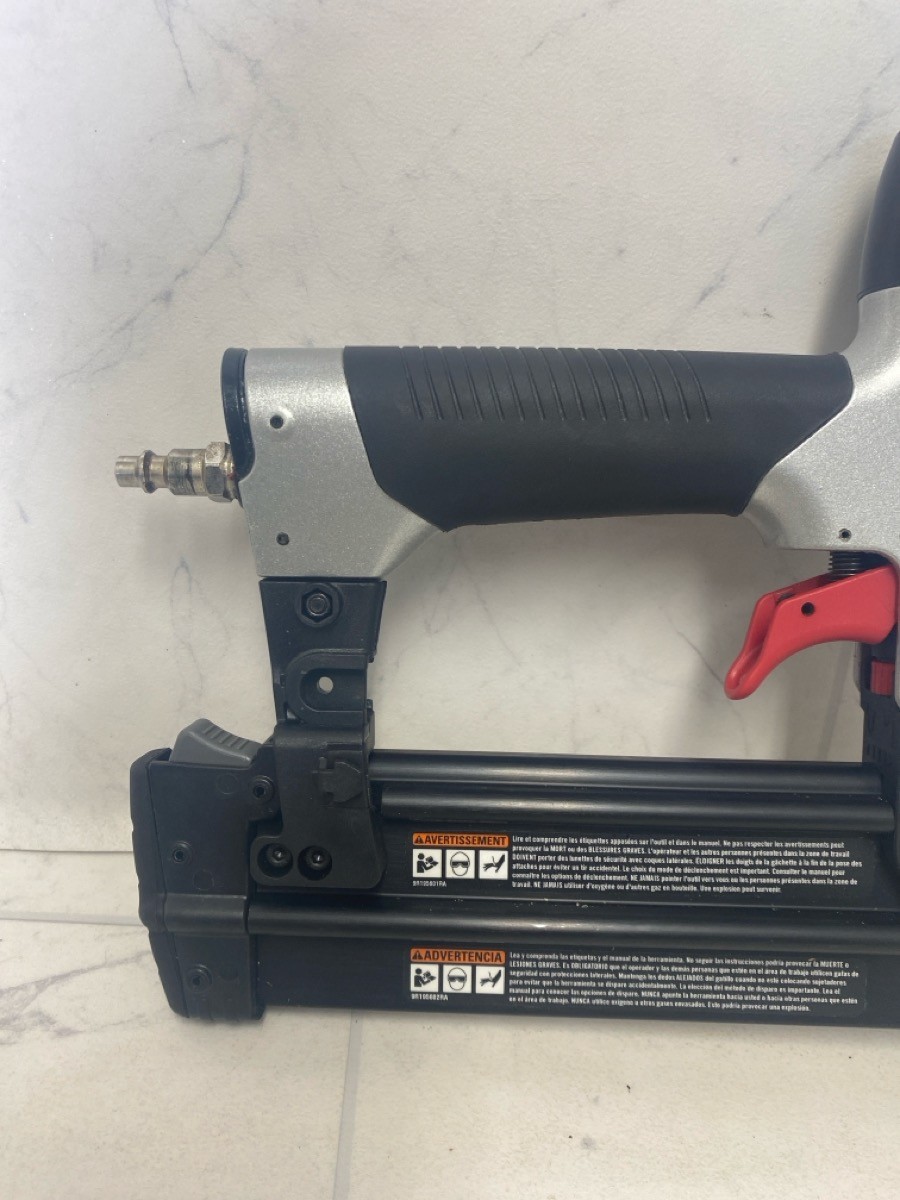 Porter-Cable 18-Gauge Pneumatic Brad Nailer Kit – Durable Constructi (A1G011300)