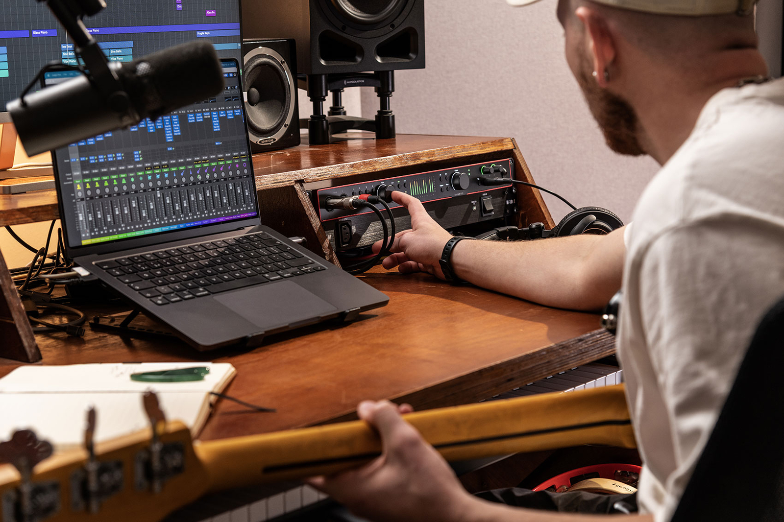 Focusrite SCARLETT 18I20 4G 4th Gen Audio Recording Interface+(2) Studio Mics
