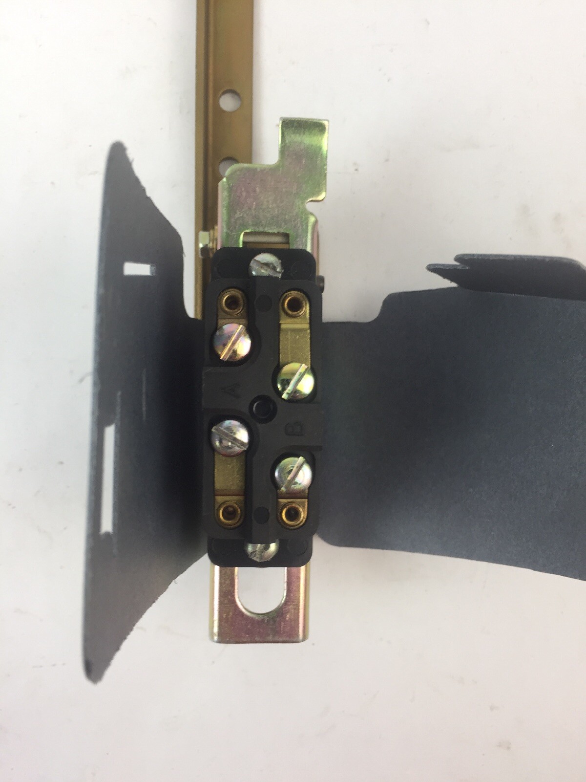 SQUARE D 9999 R-6 SINGLE POLE ELECTRICAL INTERLOCK FOR DISCONNECT SWITCH