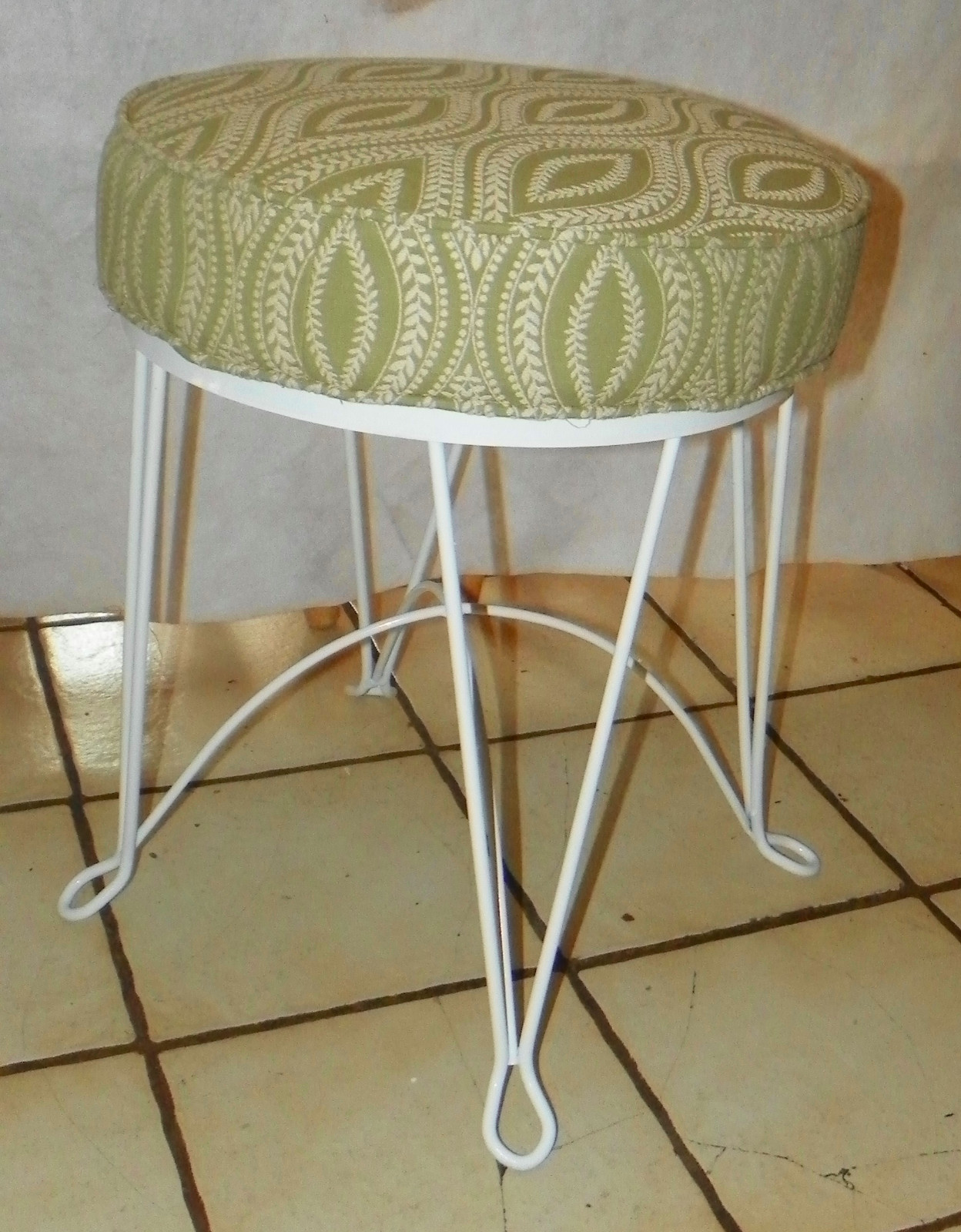 Round Iron Vanity Stool / Bench (VB-28)