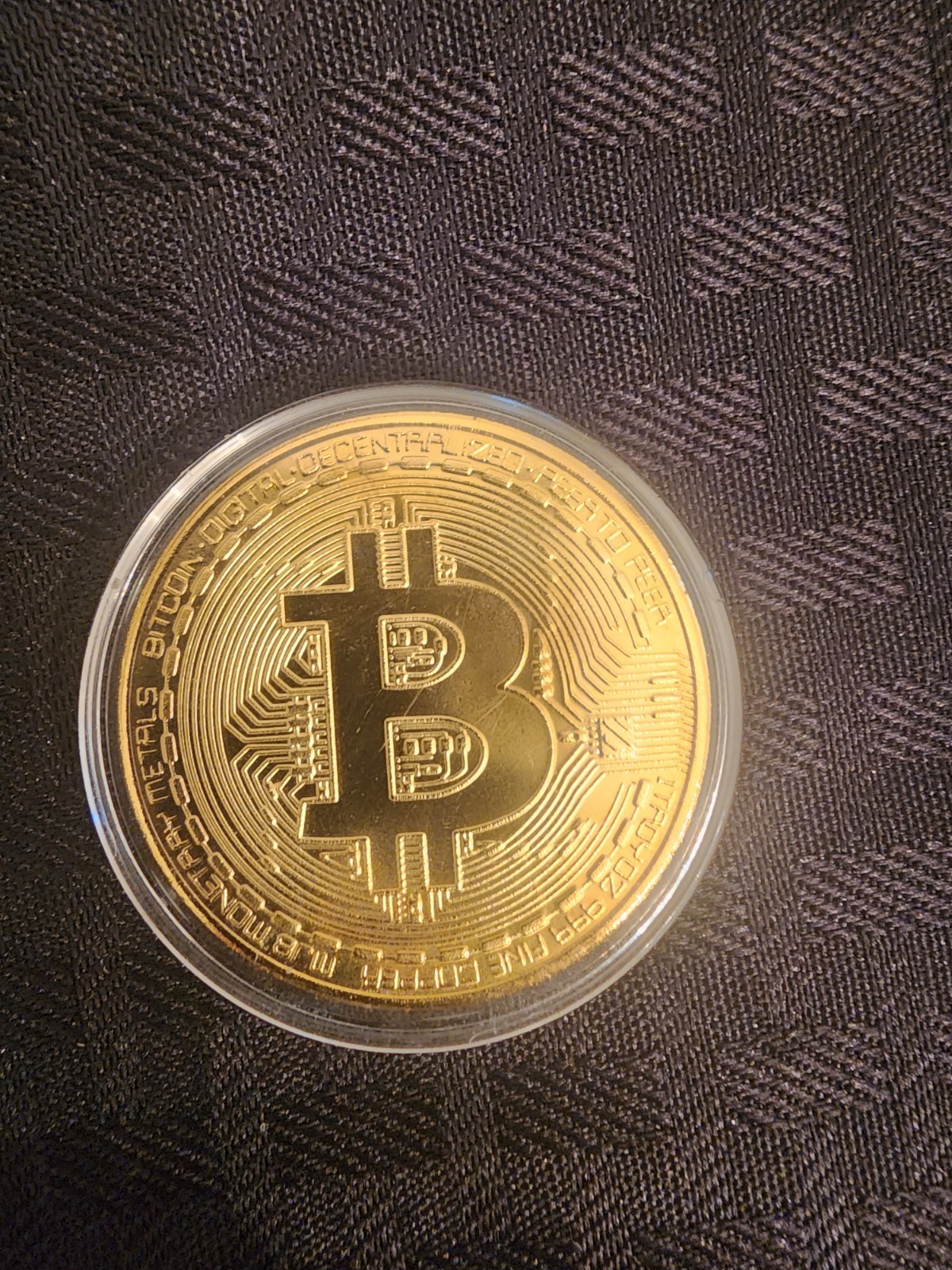 Bitcoin Commemorative Gold-Tone Coin in Protective Case – Collectible Token