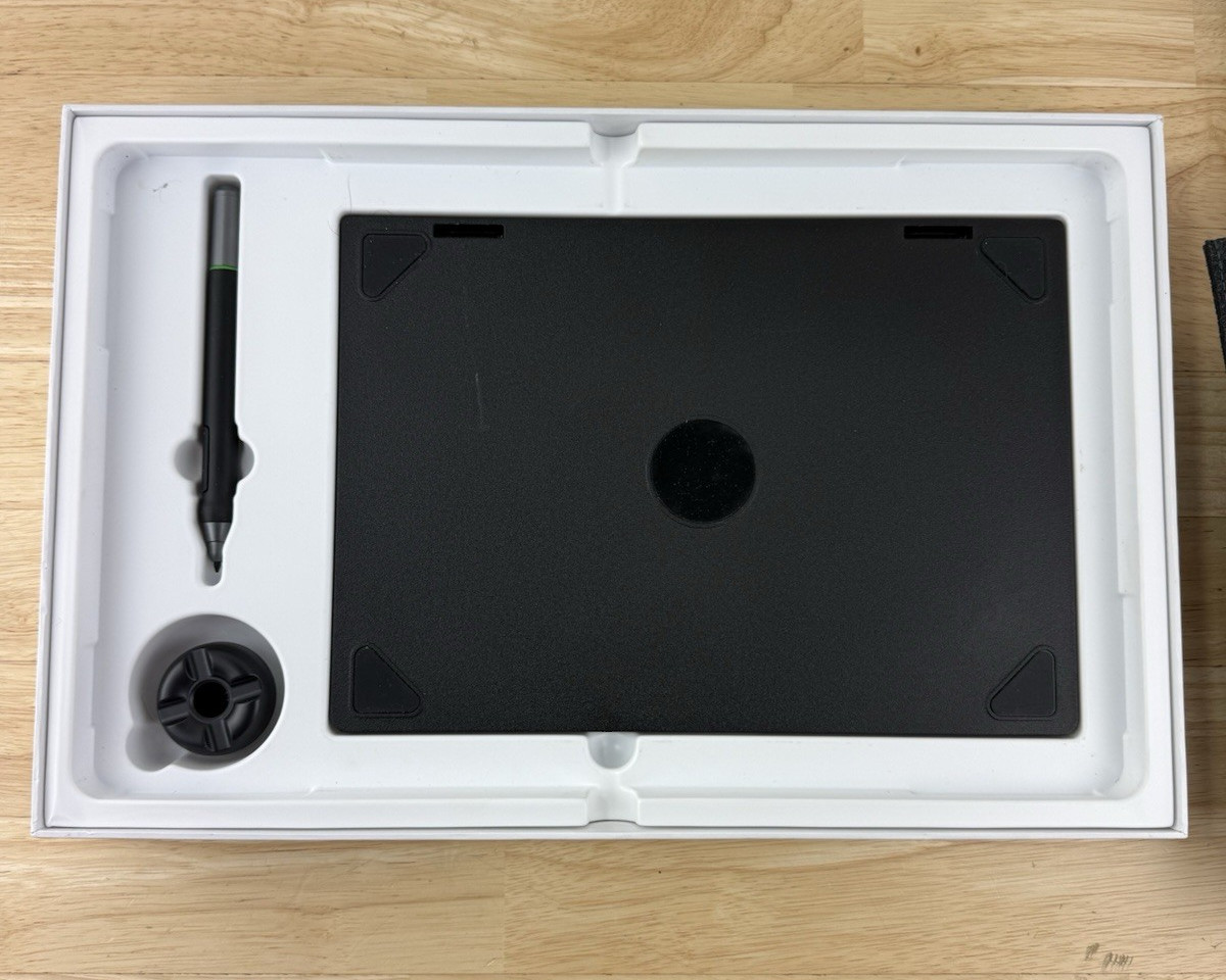 Bosto 16HD Series 15.6” Creative Stylus Display Tablet BT-16HDK - UNTESTED