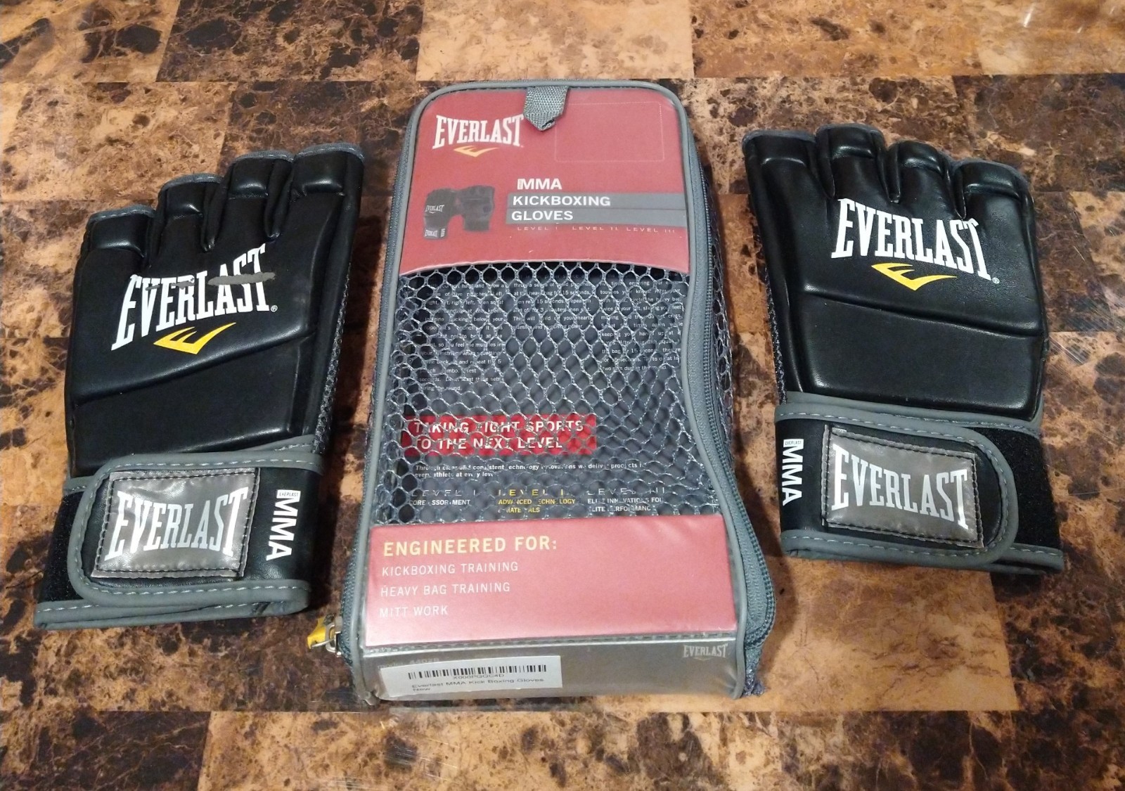 Everlast 4402B MMA Kickboxing Glove Black Men Size Small- Medium - Pre-Owned