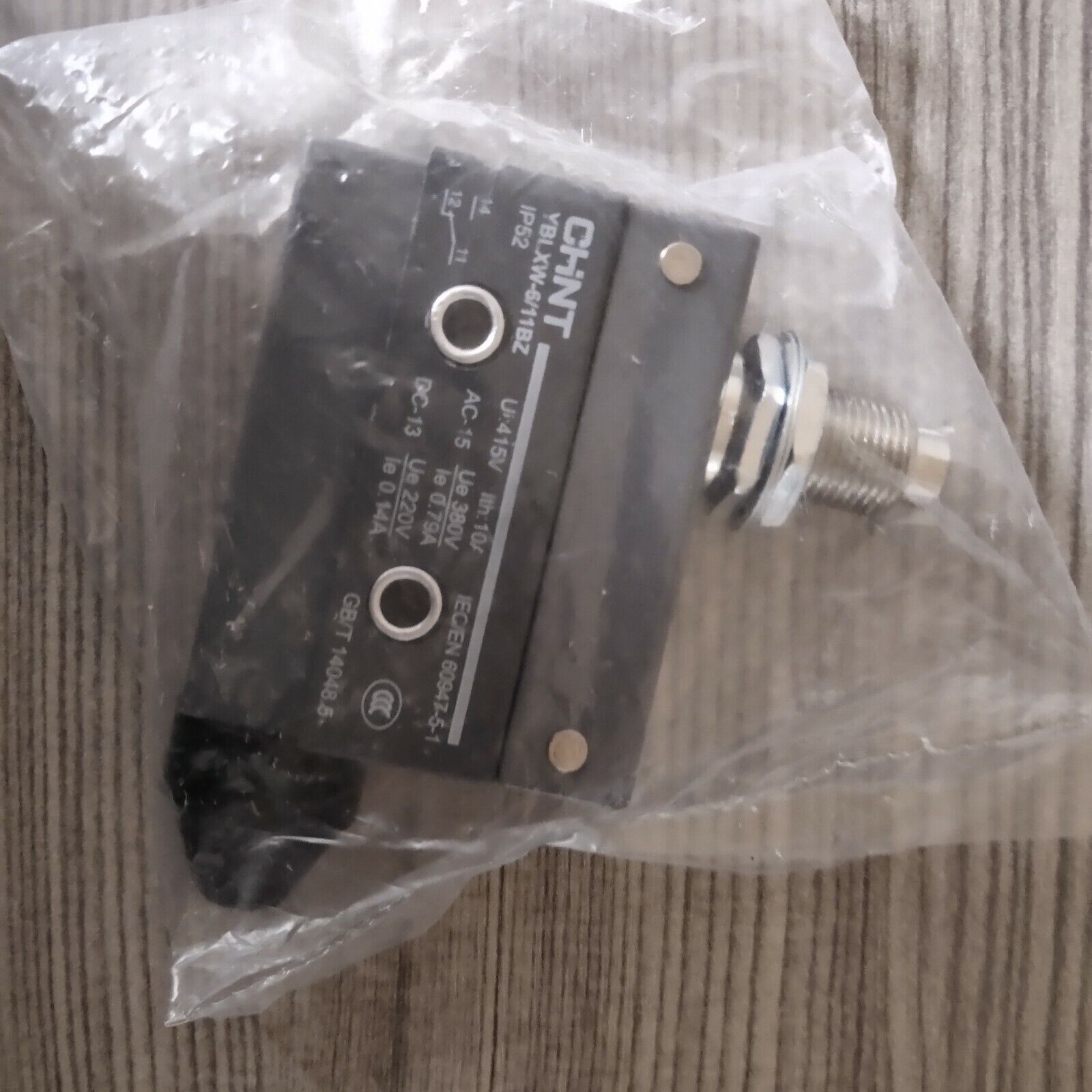 1pcs Chint Travel Switch YBLXW-6/11BZ Limit Microswitch-