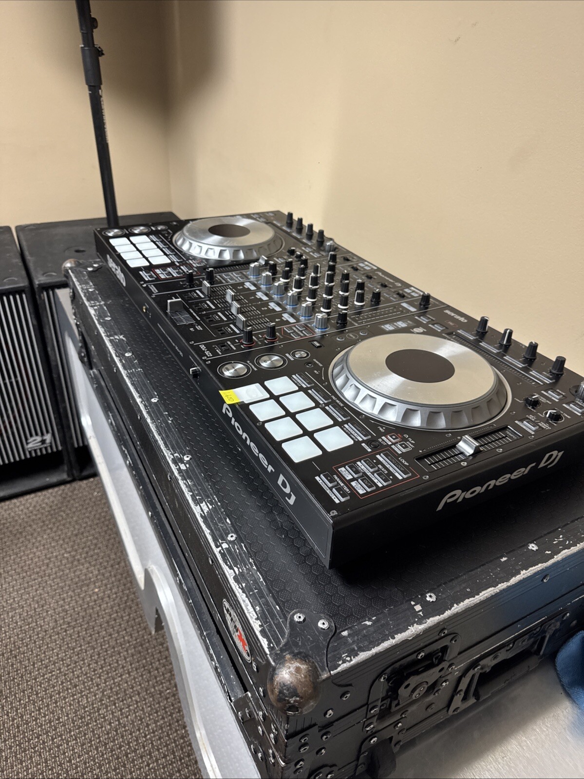 Serato dj controller DDJ- SZ2