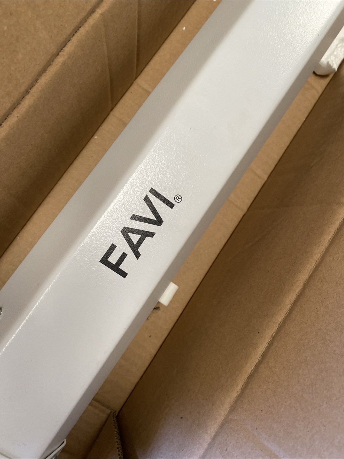 FAVI Entertainment 16:9(HD-100) 100" Eclectic Projector Screen