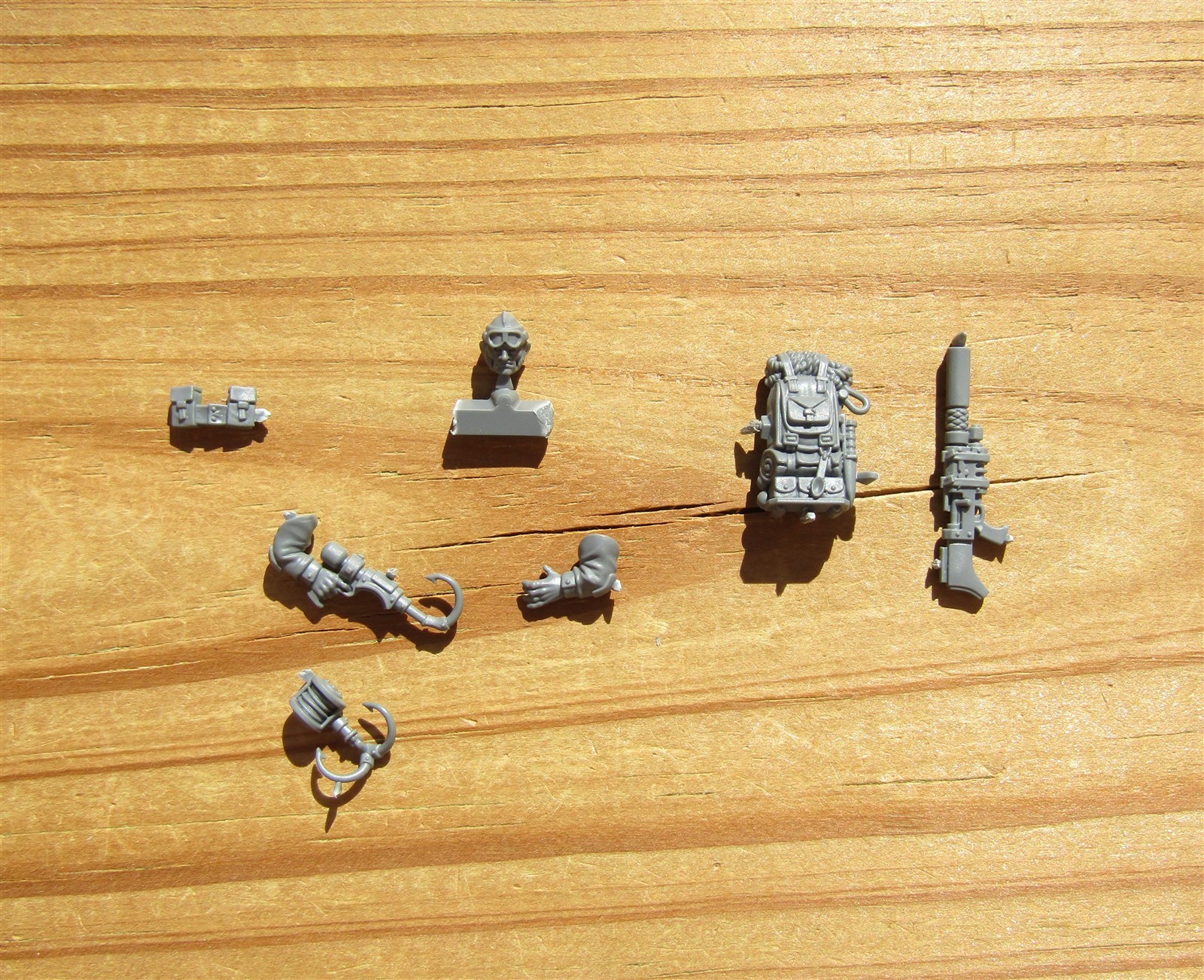 40K Astra Militarum Ratlings SPC Raider Head, Arms, Backpack Bits