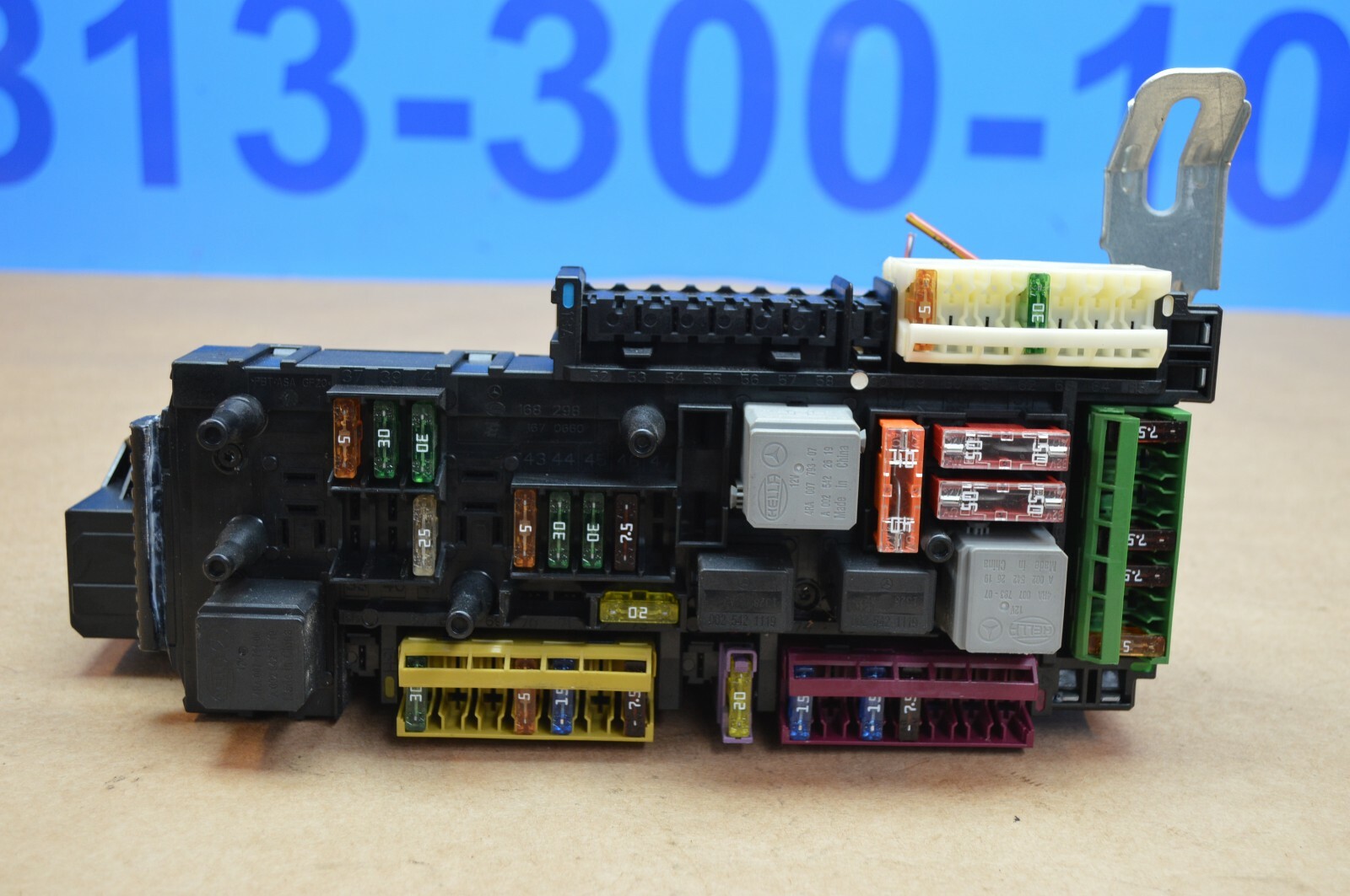 12-15 W204 MERCEDES C63 C350 C300 REAR TRUNK FUSE SAM RELAY BOX 2049060105 #4
