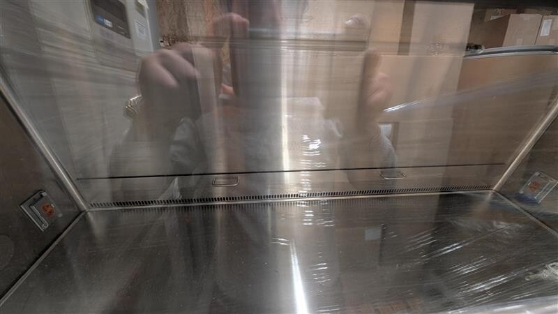 ESCO Biosafety Cabinet WITH Power Raising Hydraulic Base