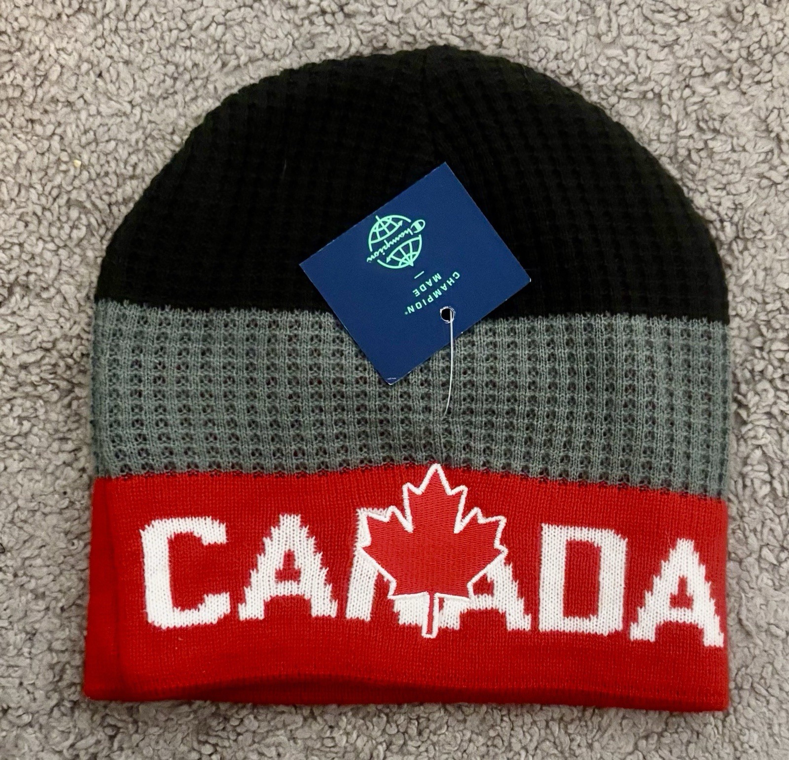 Canada Red Youth Beanie NWT (S2743)