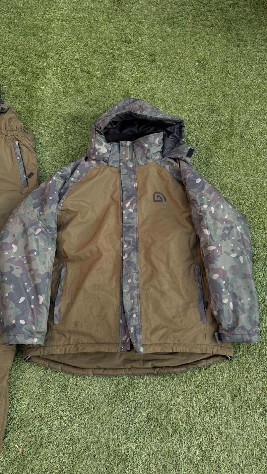 Trakker CR Camo 3 Piece Suit Jacket Fleece Bib and Brace Size Large Carp Fishing