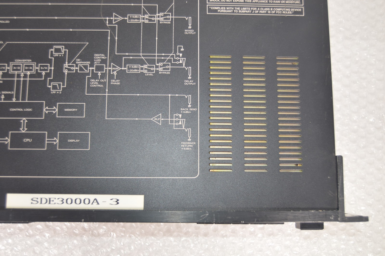 Roland SDE-3000A Digital Delay Echo Effect Processor Tested Excellent