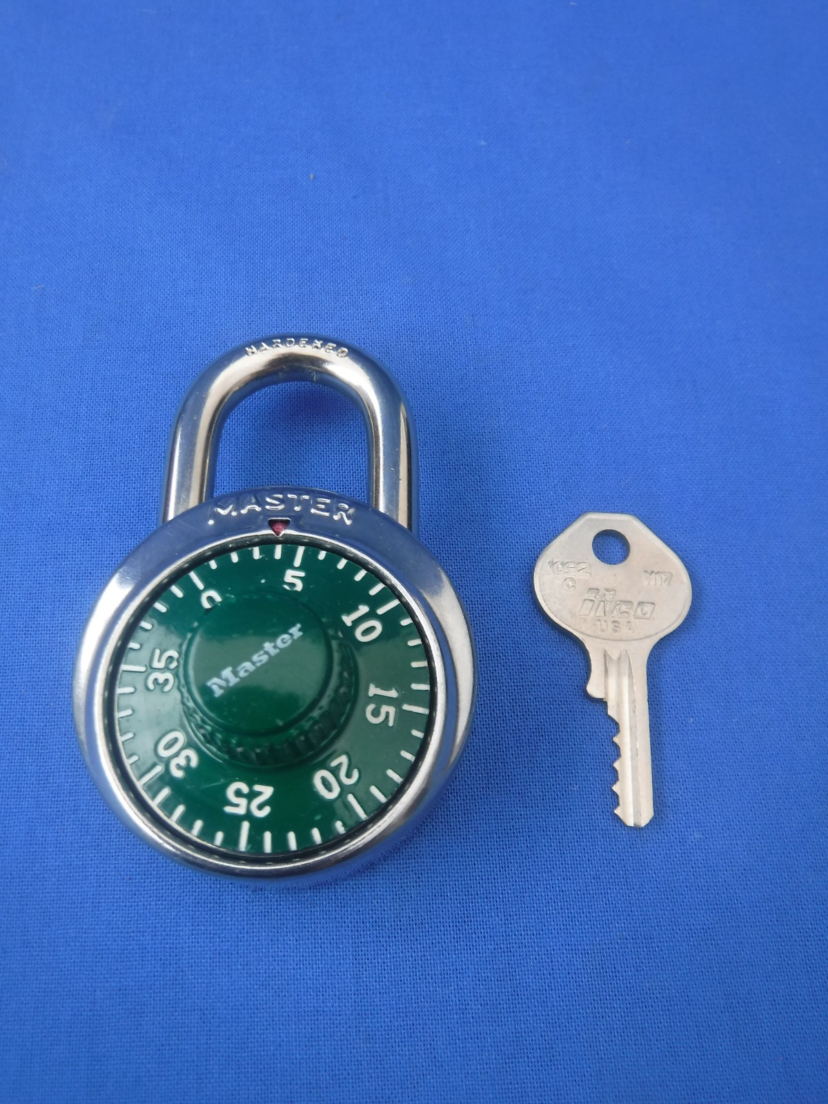 Master Lock Combination GREEN Padlock 1525 Lock & Master Control Key Copy