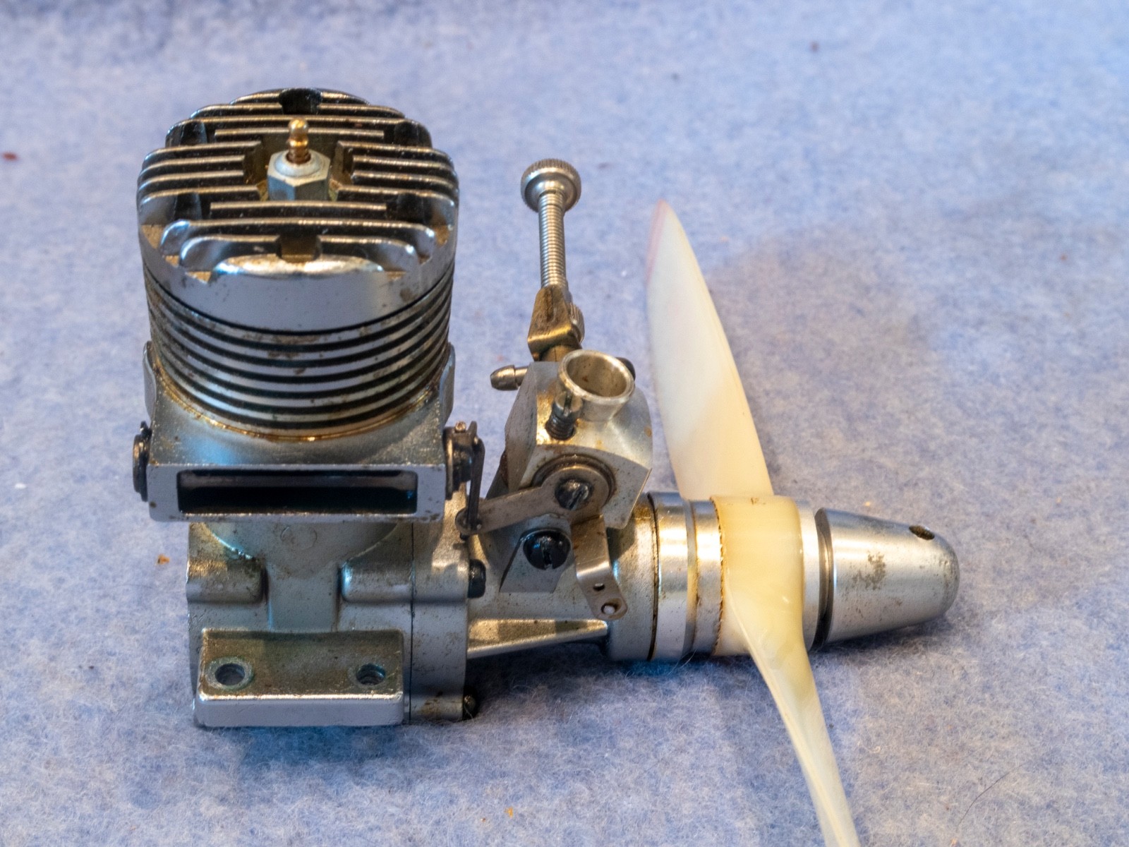 Vintage Used Enya .60 #7032 Model Airplane Engine With Propeller