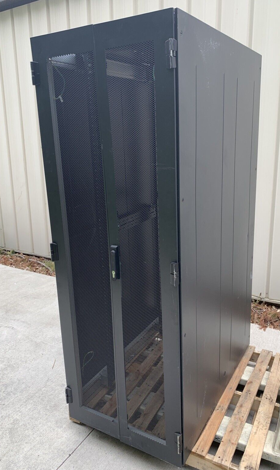 Emerson Knurr DCM Server Rack 42U 78"-48"-28"