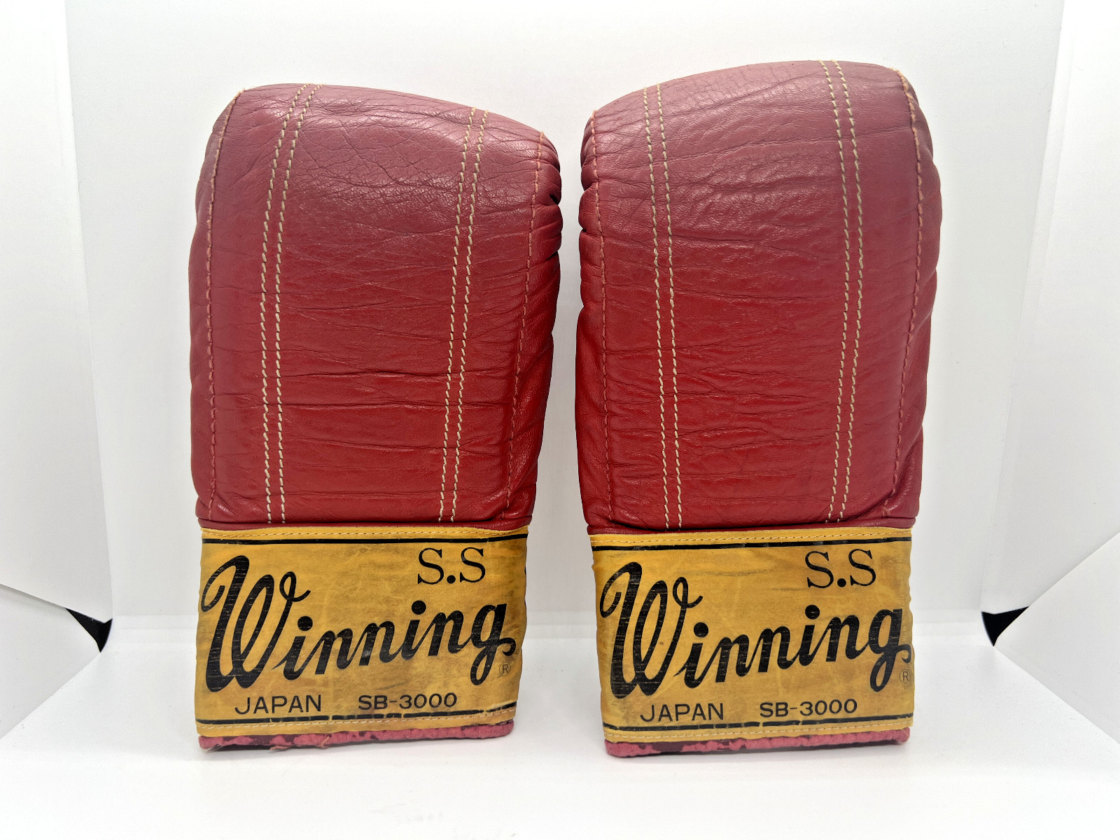 Winning Boxing Vintage Initial Logo Punching Gloves Red Rubber band SB-3000