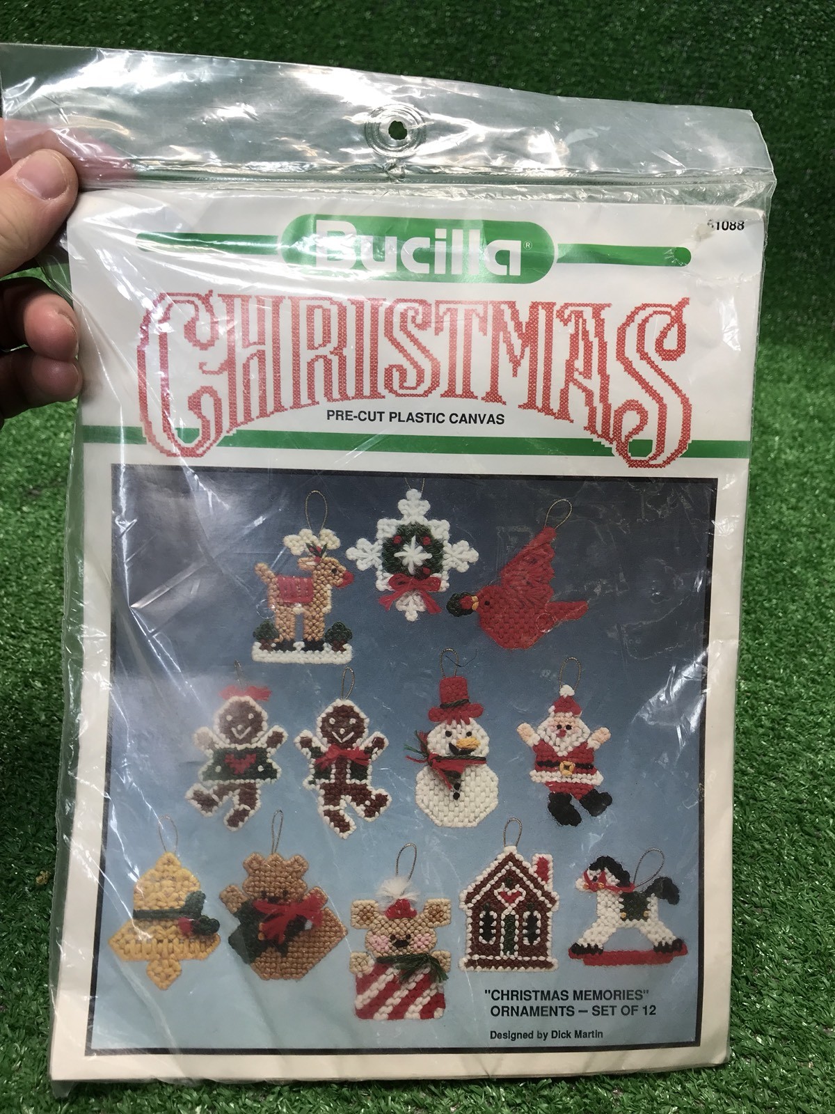 Christmas Memories Ornaments Kit Bucilla Plastic Canvas Snow Santa 61088 Vtg wow