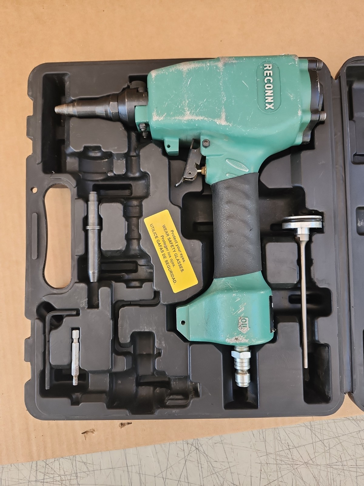 Reconnx Nail Kicker V20 Pneumatic Denailer V20