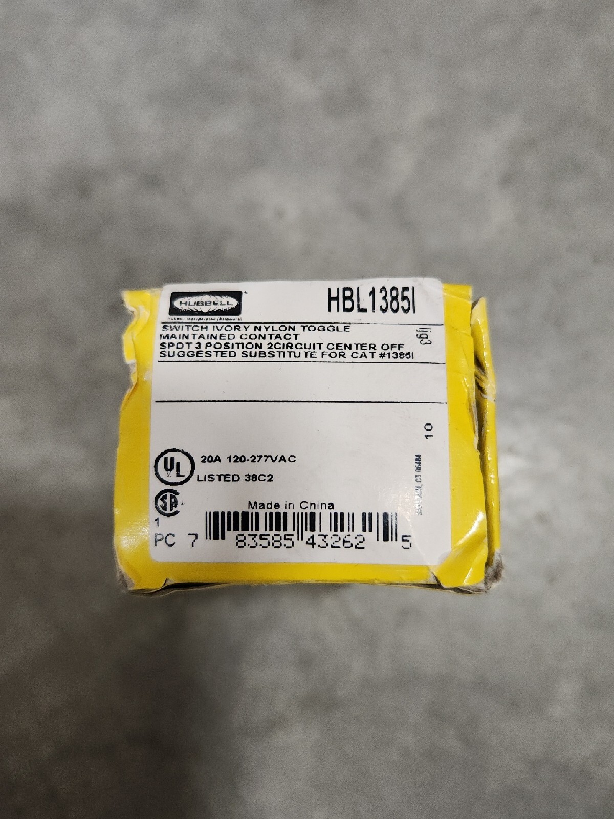 Hubbell HBL1385I Toggle Switch, Single Pole Double Throw, Ivory, NEW