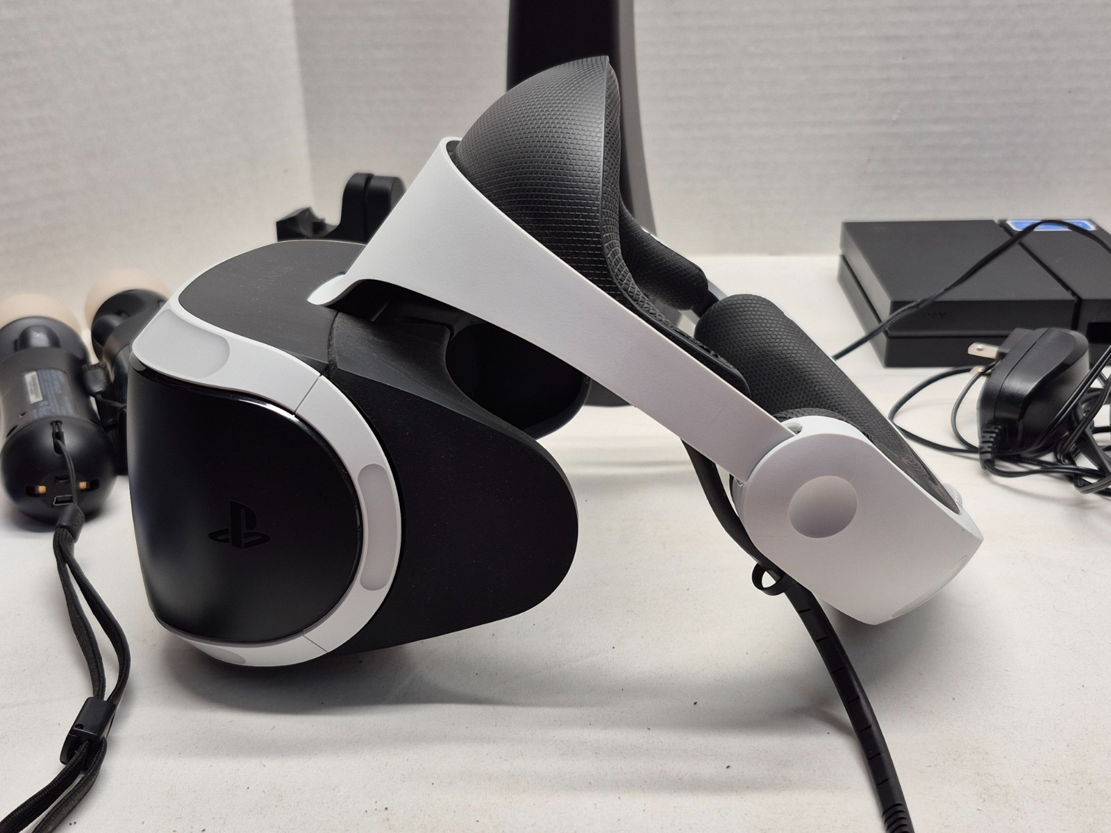 Sony Playstation VR Virtual Reality Headset Motion Controller Camera Charger PS4