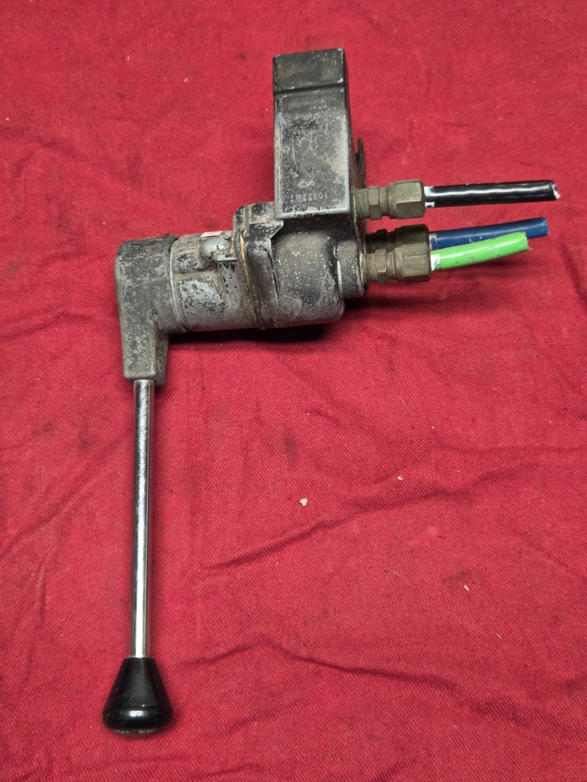 BENDIX  SWITCH TRAILER  HAND BRAKE ,VALVE     T 240236 E