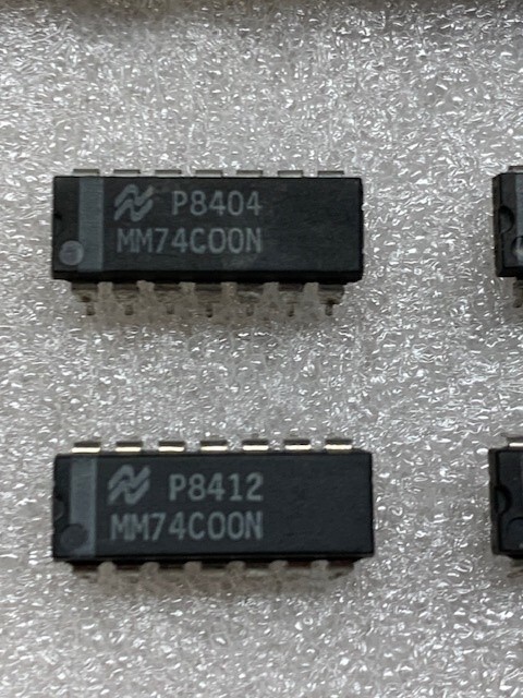 NOS National Semiconductor MM74C00N Quad 2-Input NAND Gate  **USA SELLER**