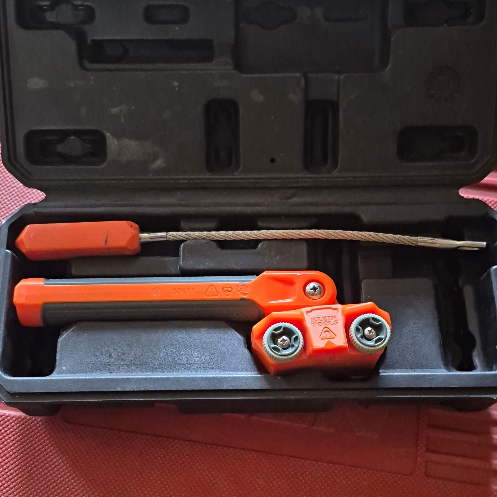 Klein Tools Cable Puller/Wire Pulling Grip Tool w/ Case, MPN 50554 Orange