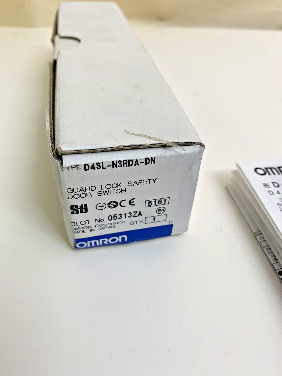 NIB Omron STI Guard Lock Safety Door Switch D4SL-N3RDA-DN