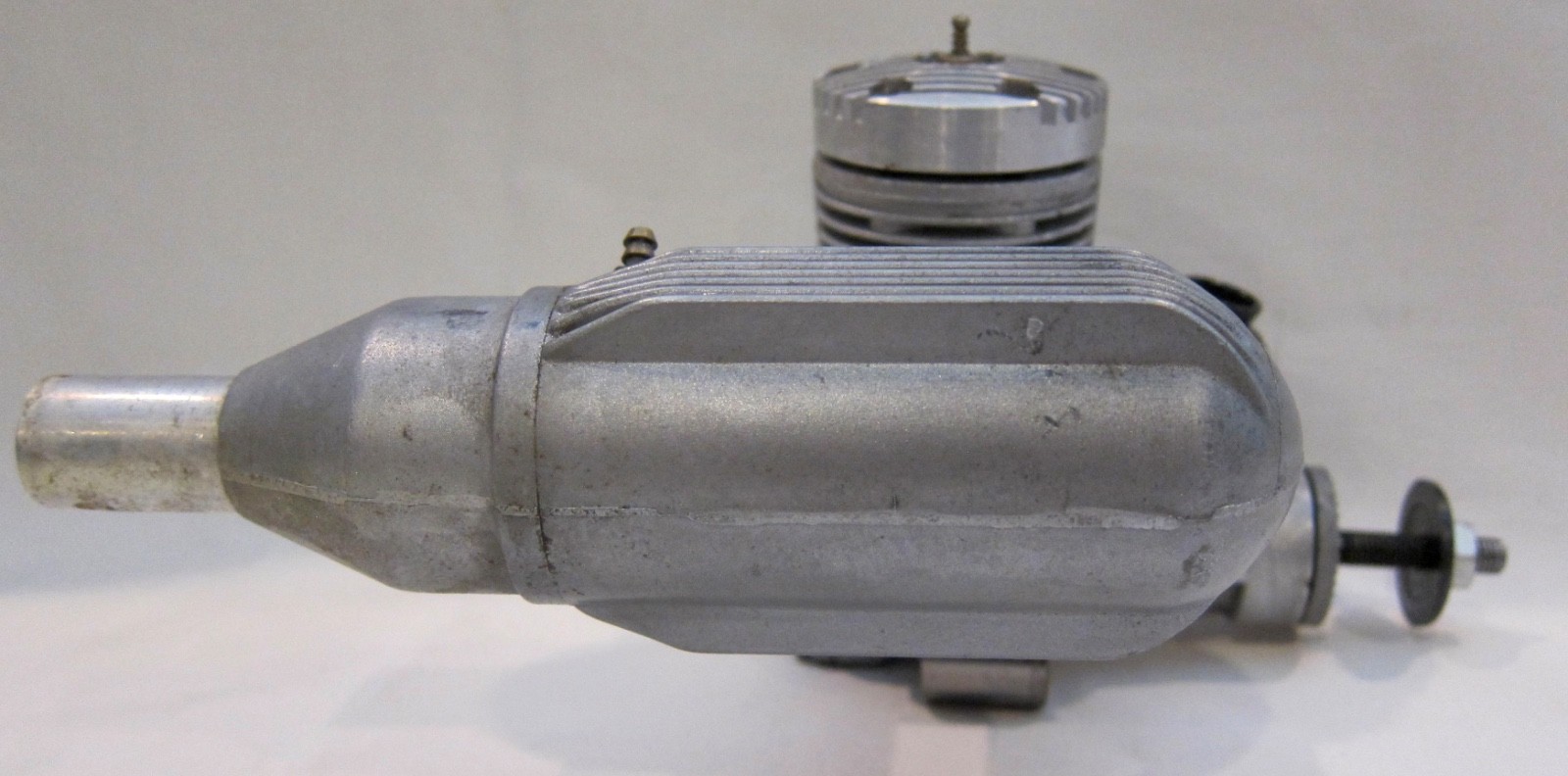 K&B 61 R/C Model Airplane Engine with Muffler