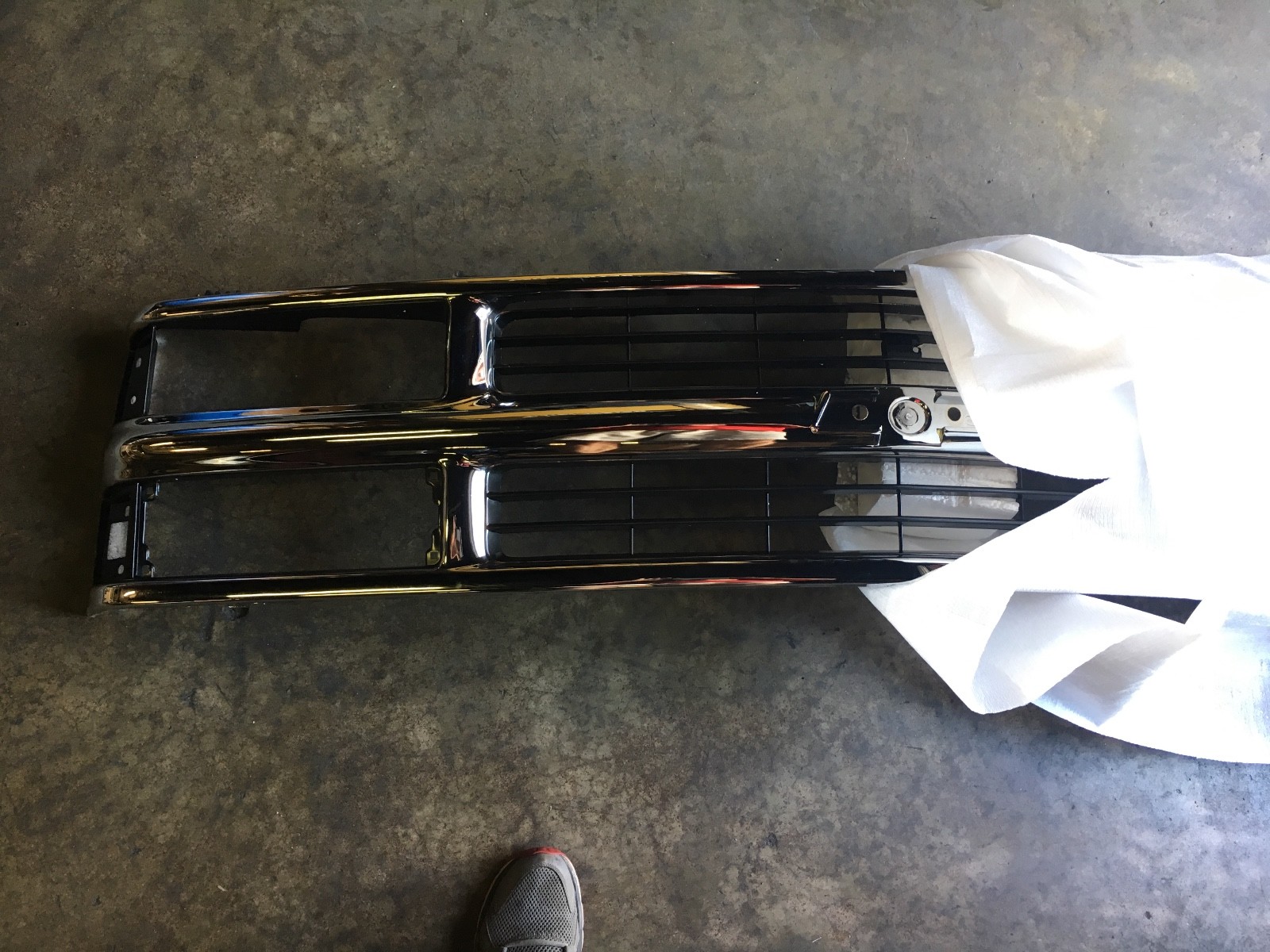New GM Chrome Grille : 94-02 C/K