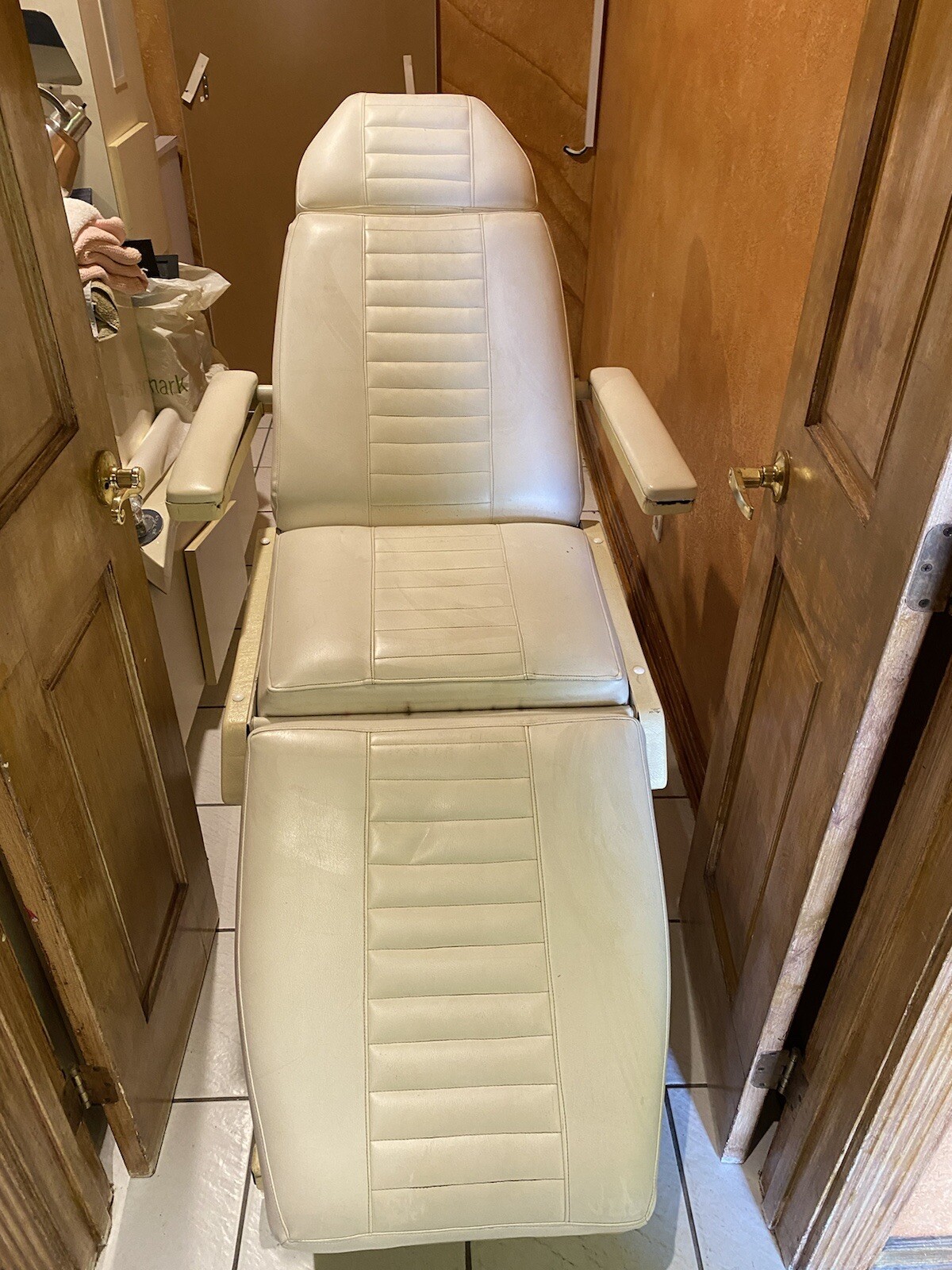 White Facial Bed, Beauty Chair, Tattoo Chair, Massage Chair