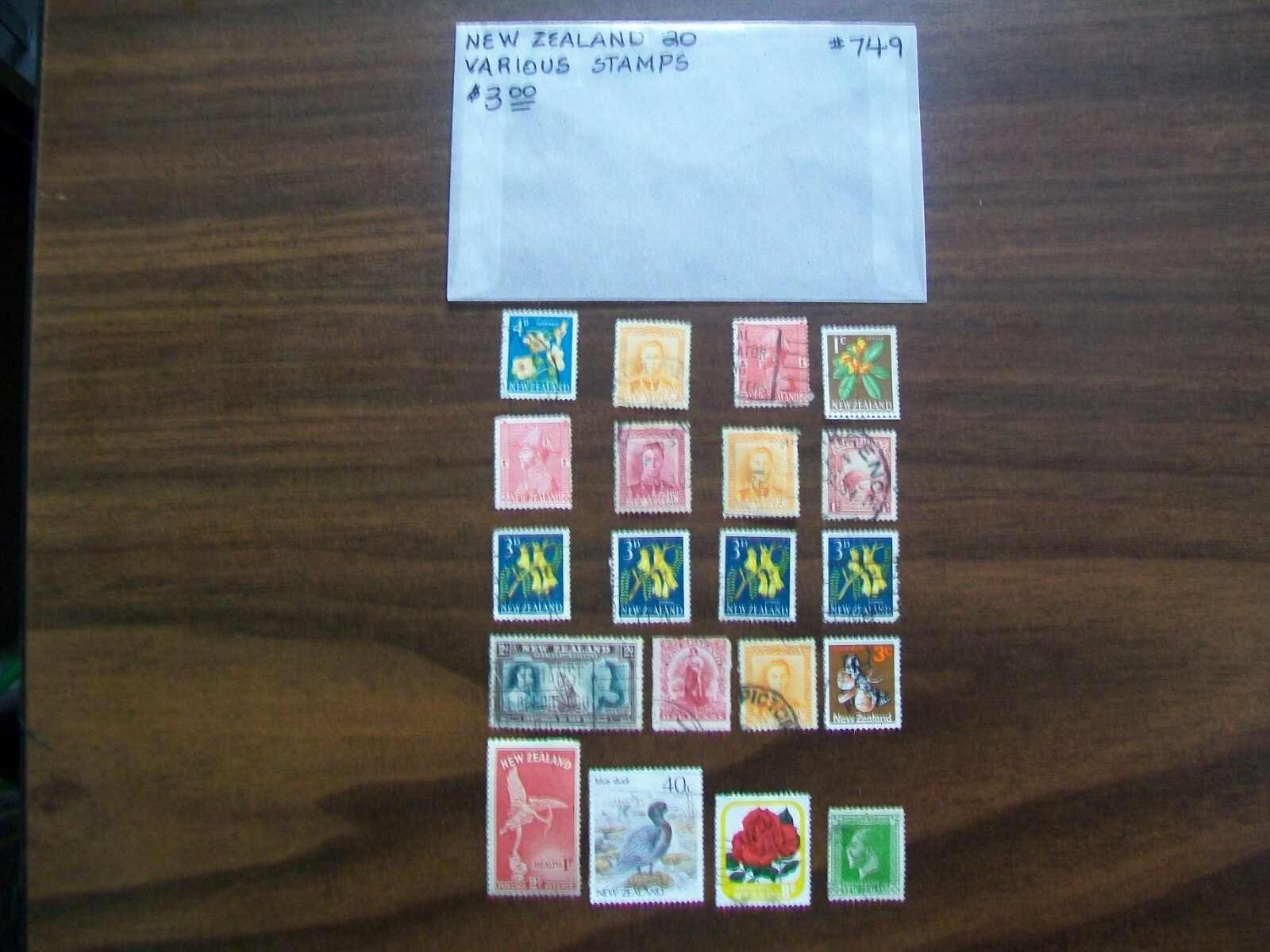 New Zealand Postage Stamps - New Zealand - Vintage - 20 Various Stamps (749)