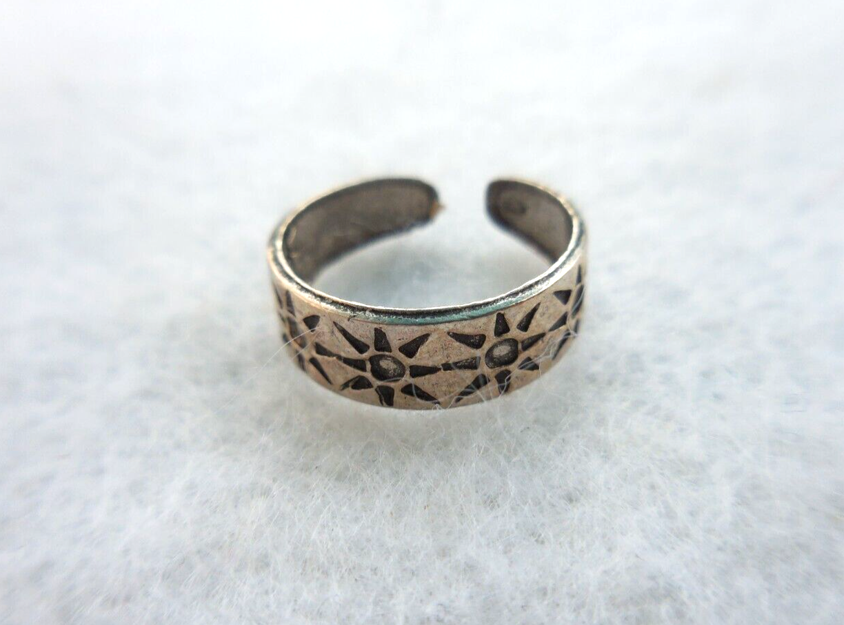 Celtic theme Silver Toe Ring, Sun pattern