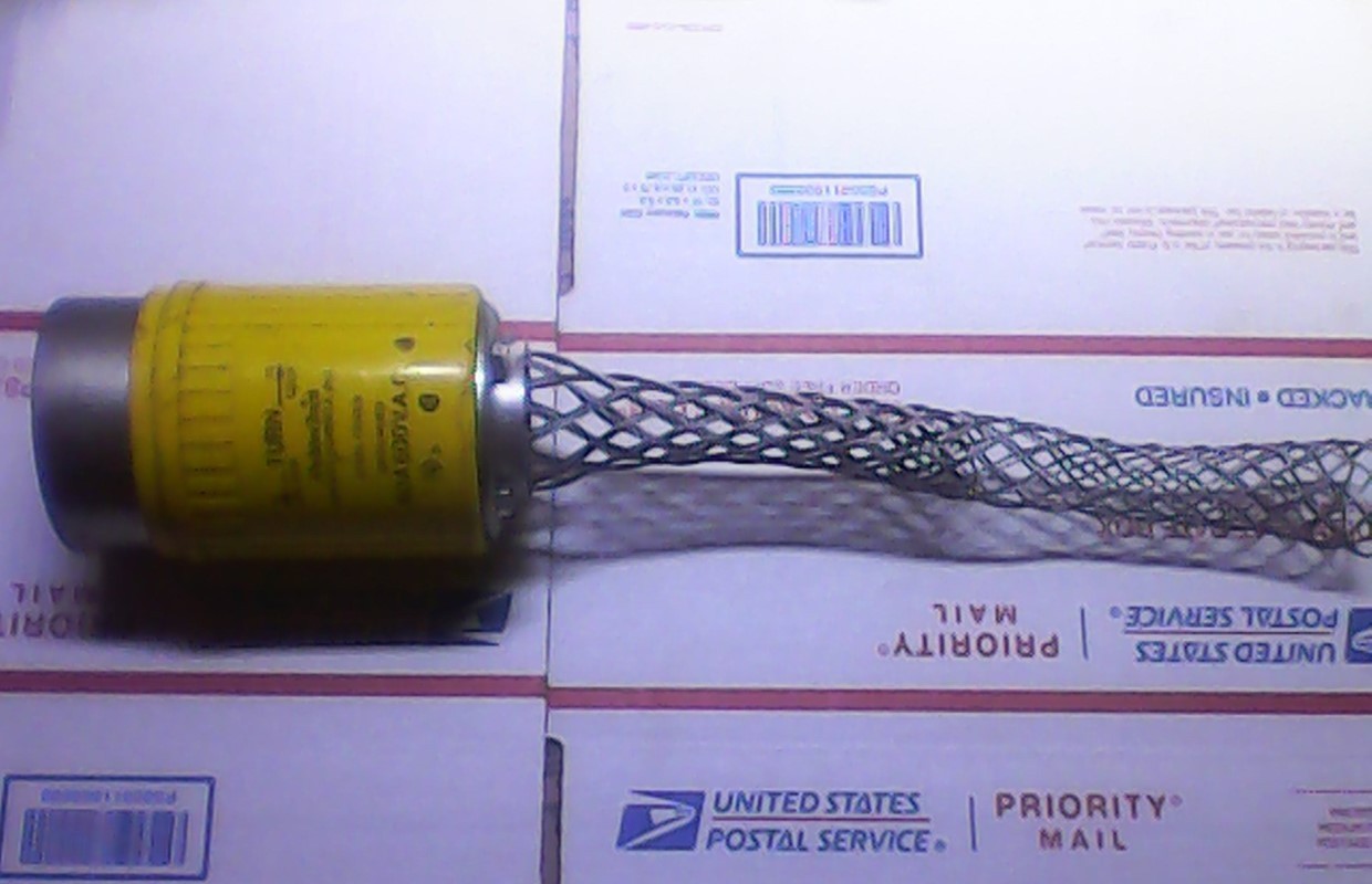 Hubbellock 60 Amp 600V 4W3P w/SS 12" braided sheath Near perfect condition.
